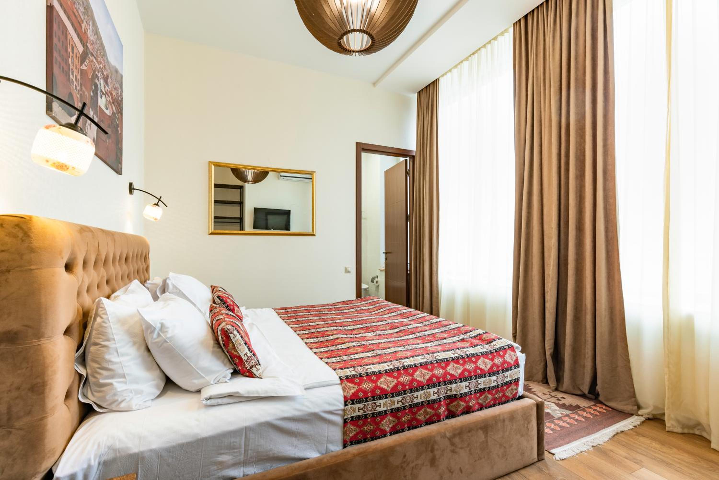 Double Room with City View - Photo 1