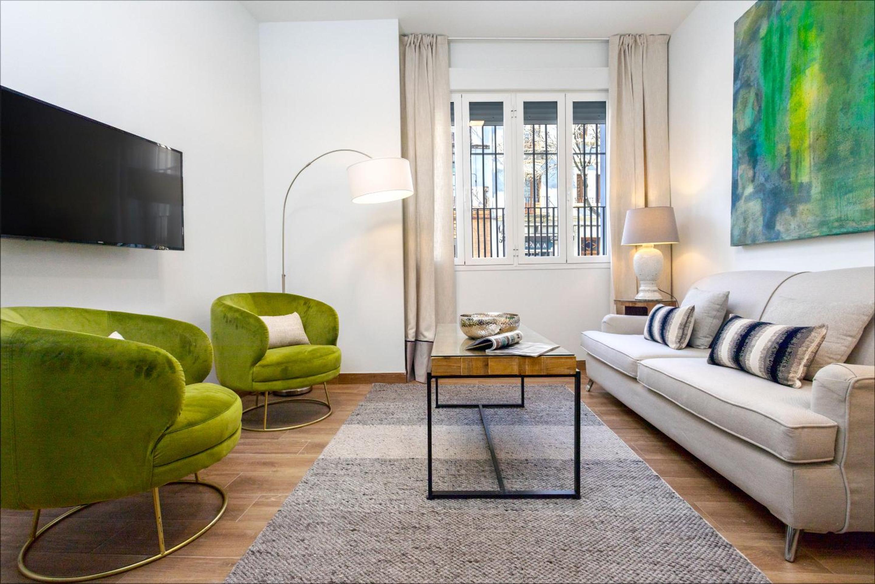 Apartamento de tres dormitorios con patio