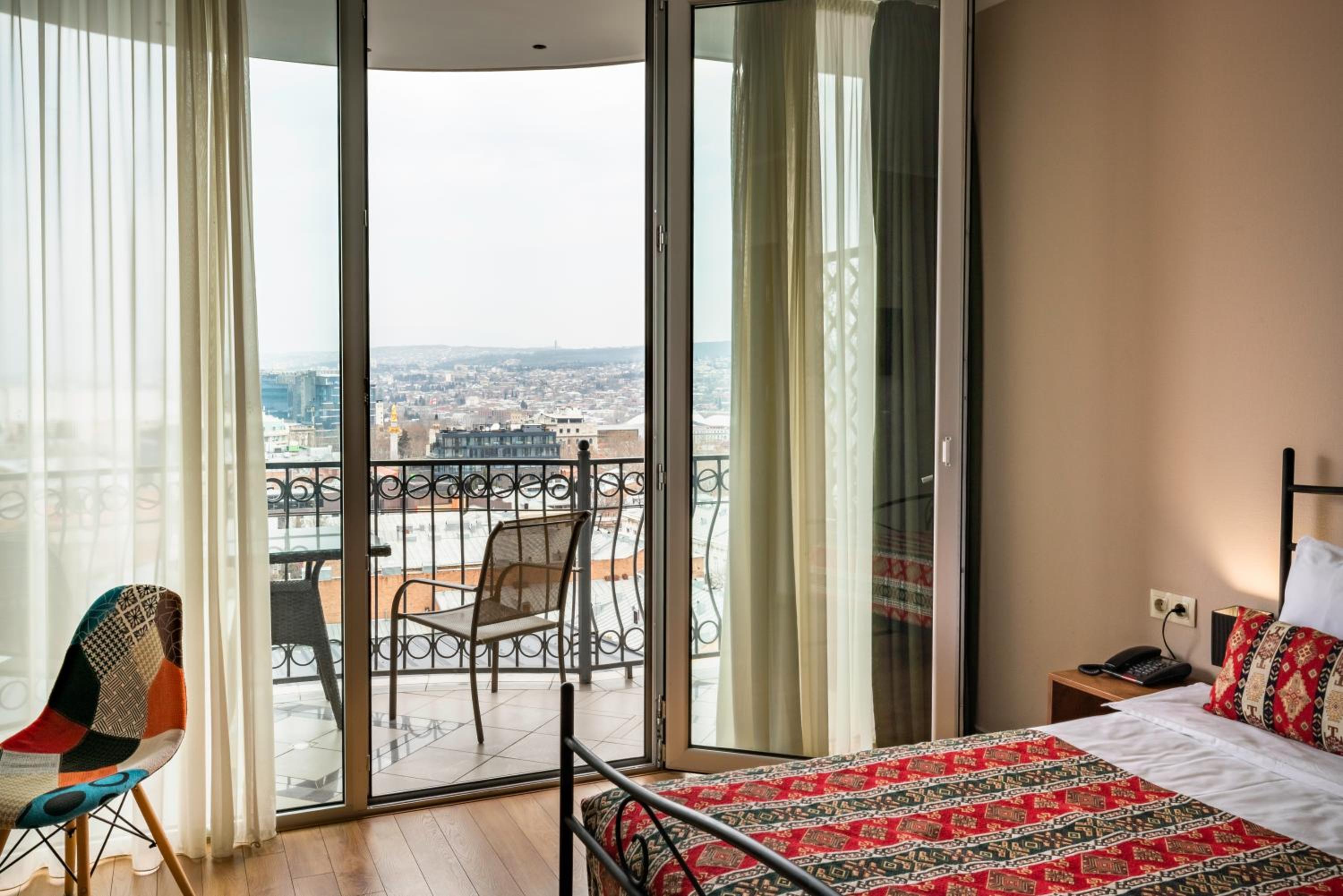 Deluxe Double Room with Balcony - Photo 8