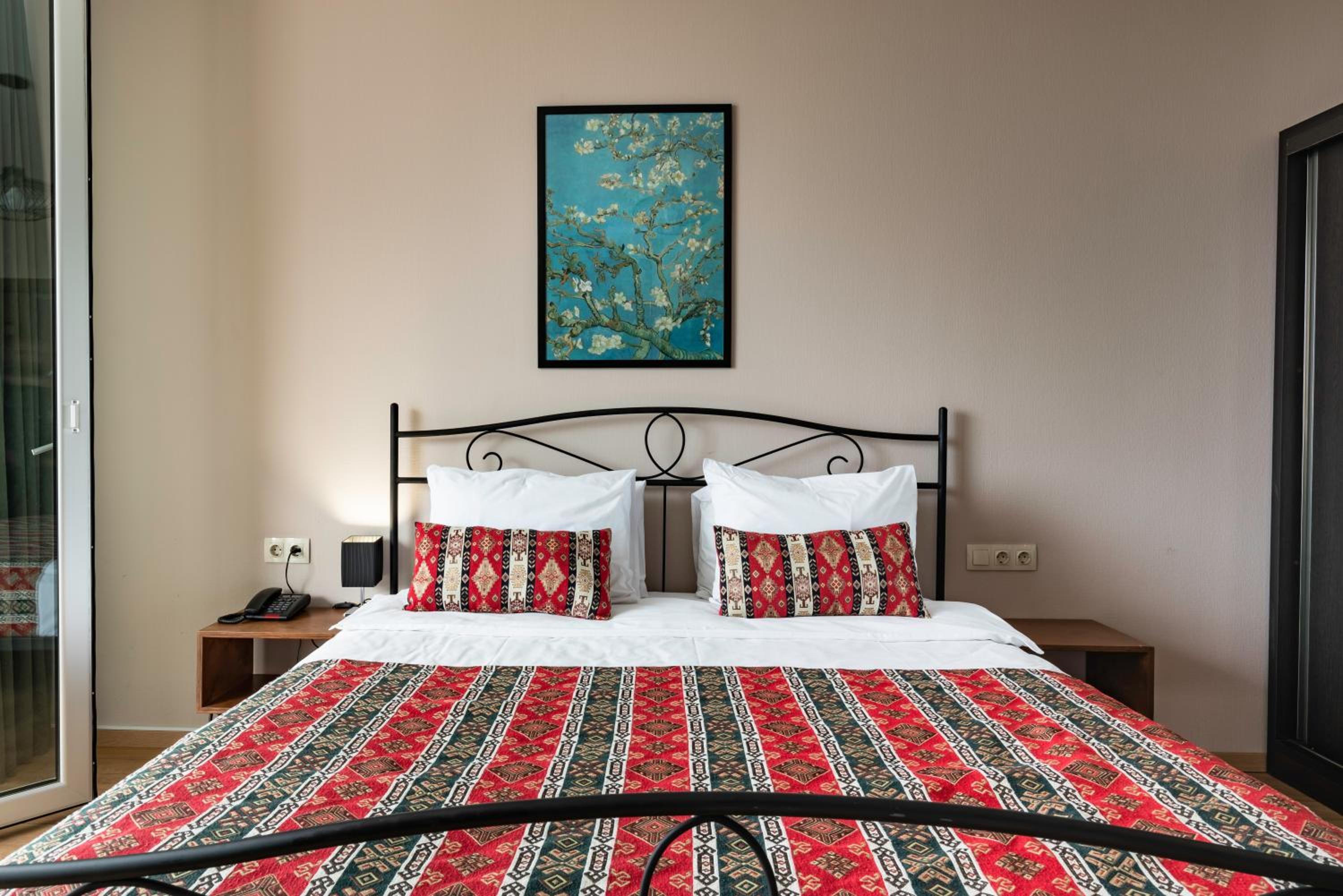 Deluxe Double Room with Balcony - Photo 3
