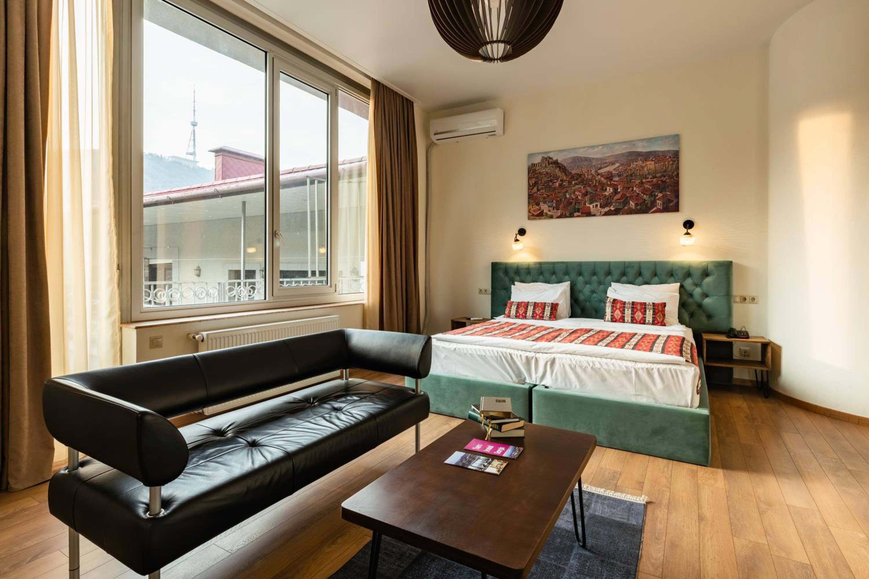 King Room with Balcony - Photo 3