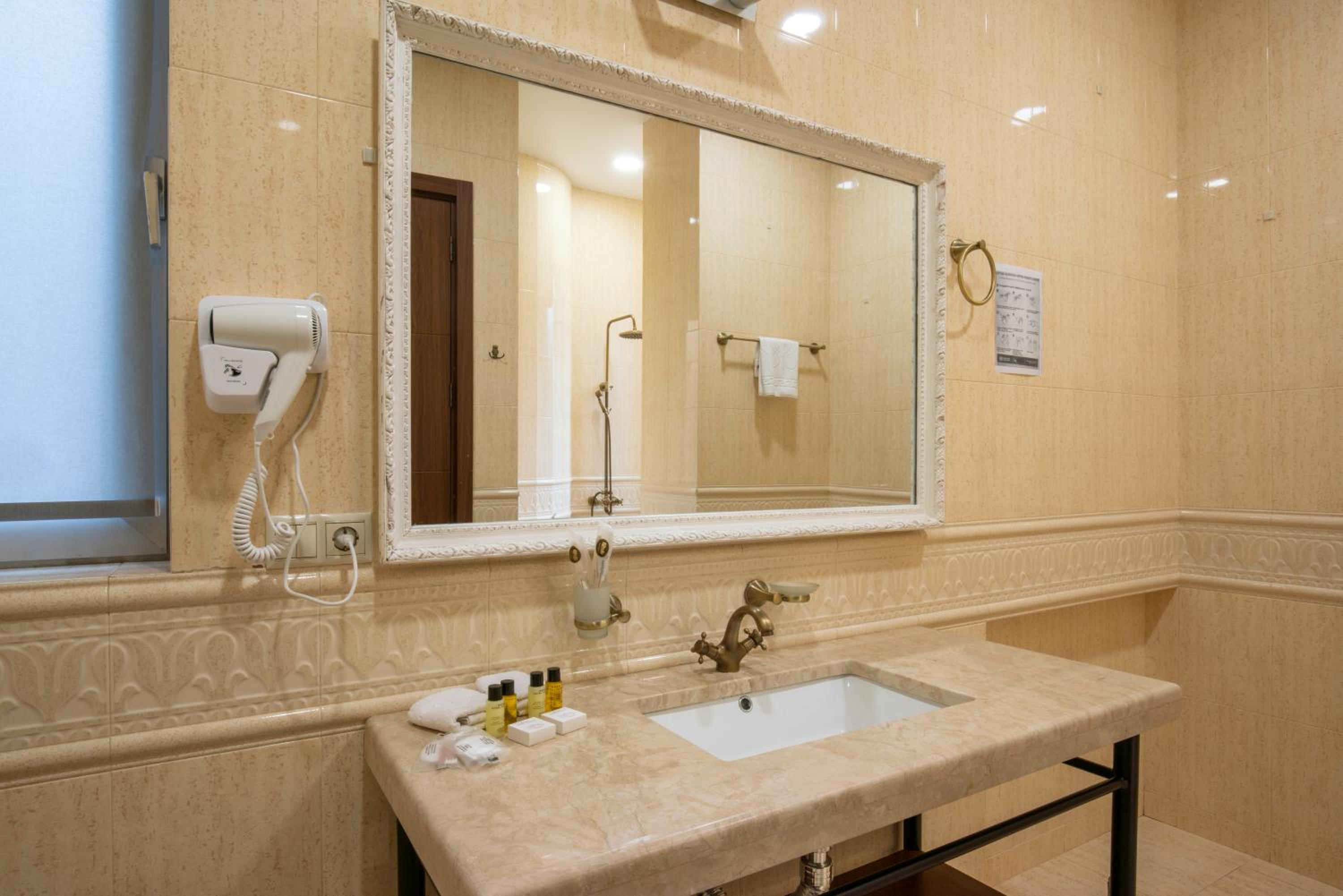 King Room with Balcony - Photo 2