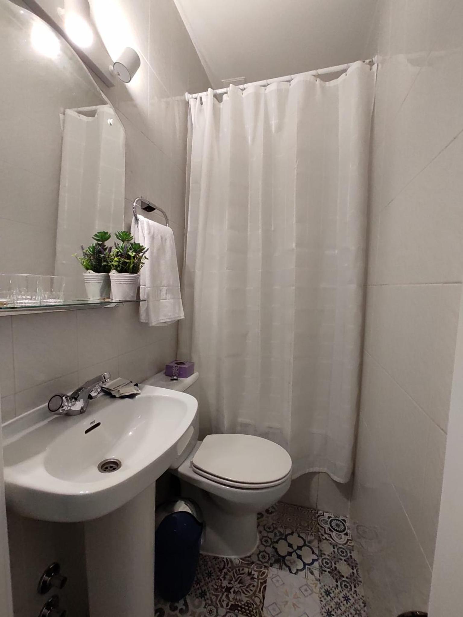 Double Room with Balcony - Photo 5