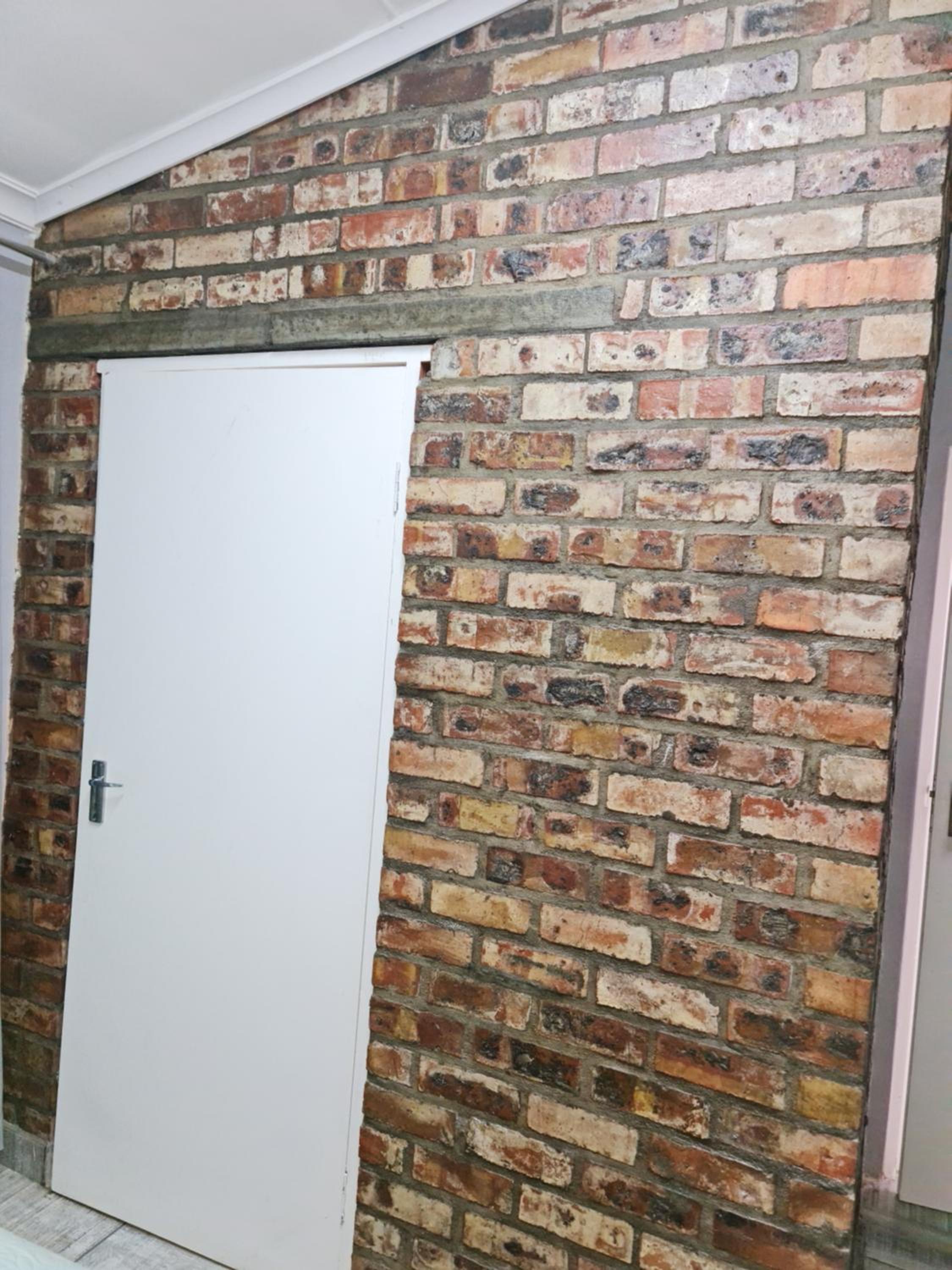 Budget Double Room - Photo 13