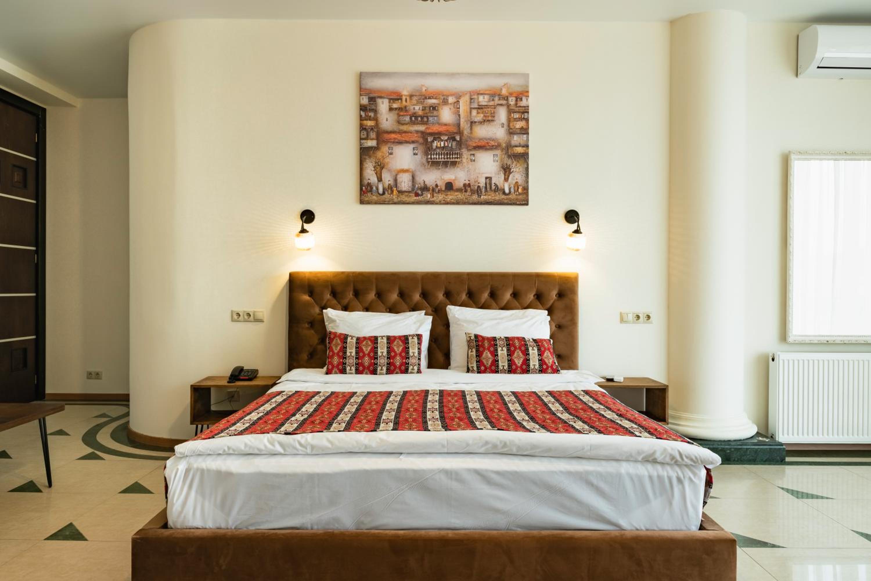 Junior Suite with Balcony - Photo 2