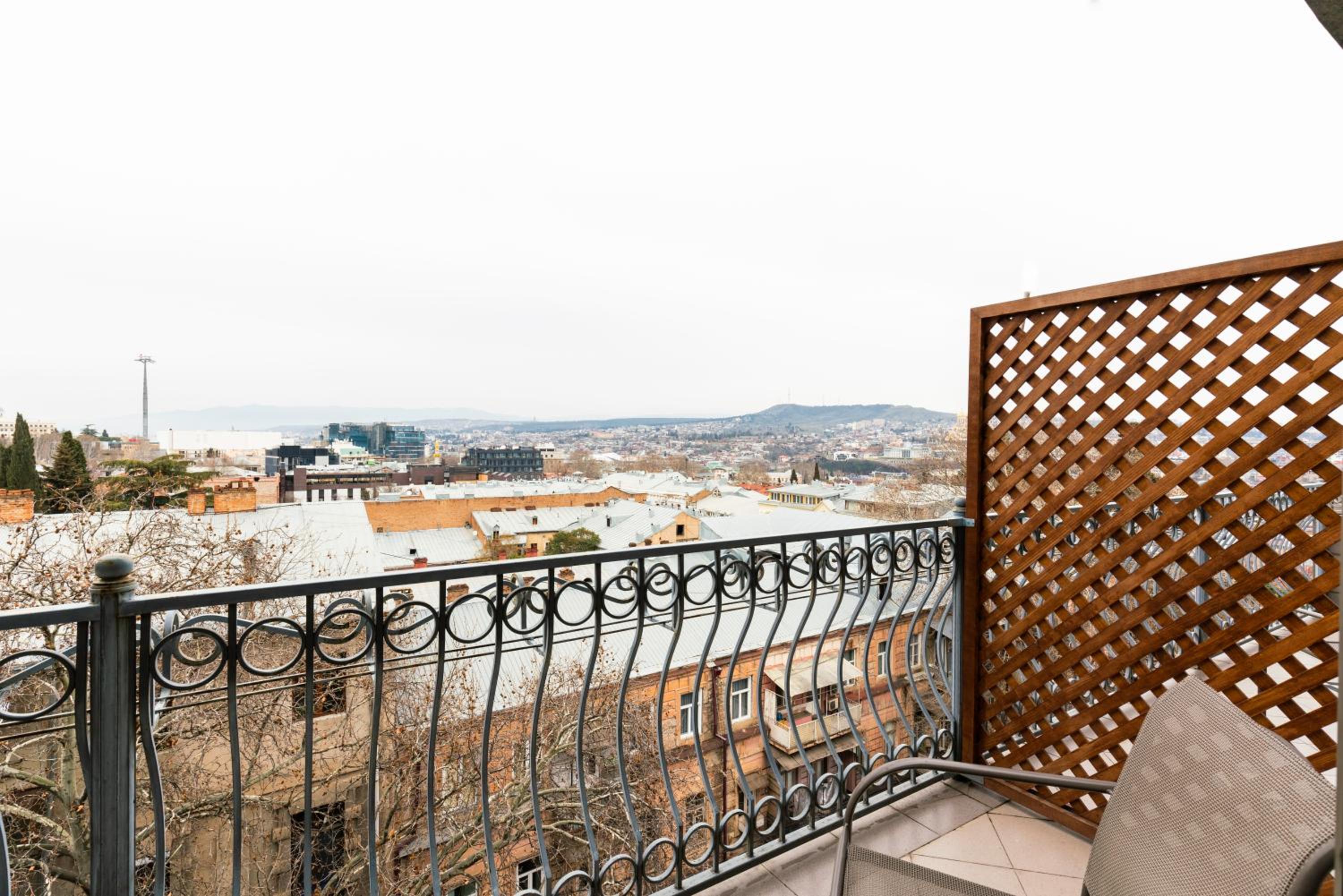 Junior Suite with Balcony - Photo 4