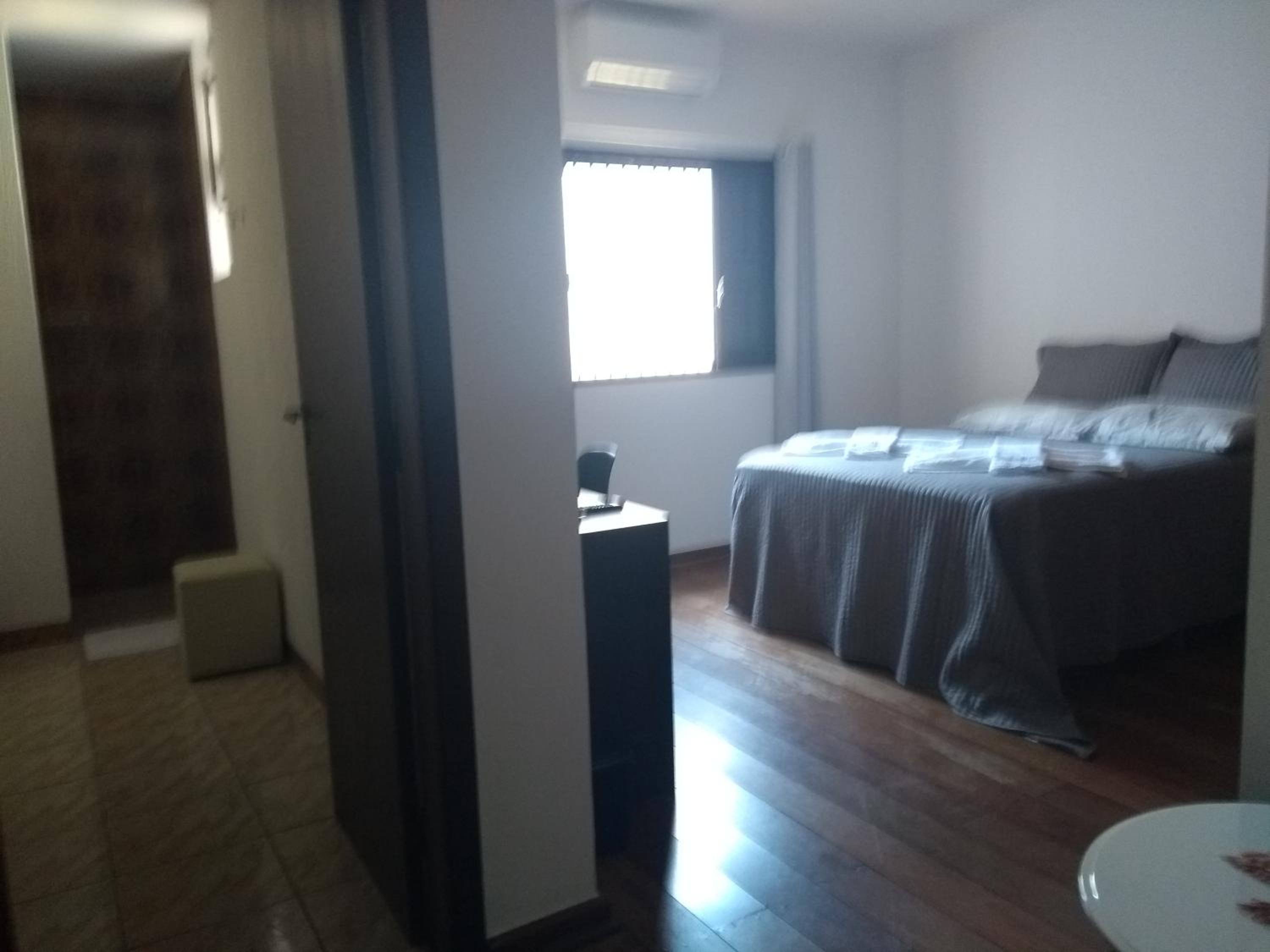 Deluxe King Room - Photo 8