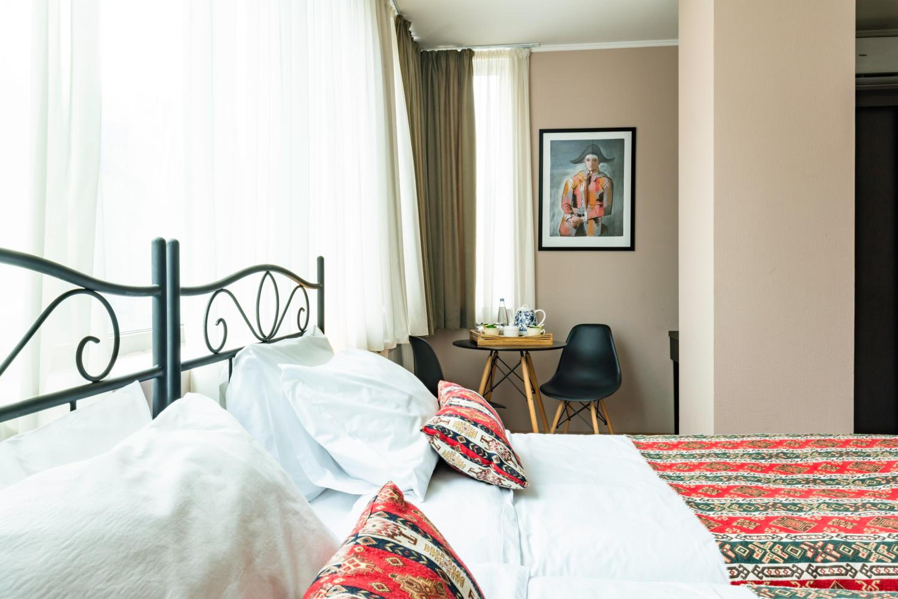 Double or Twin Room with Mountain View - Photo 4