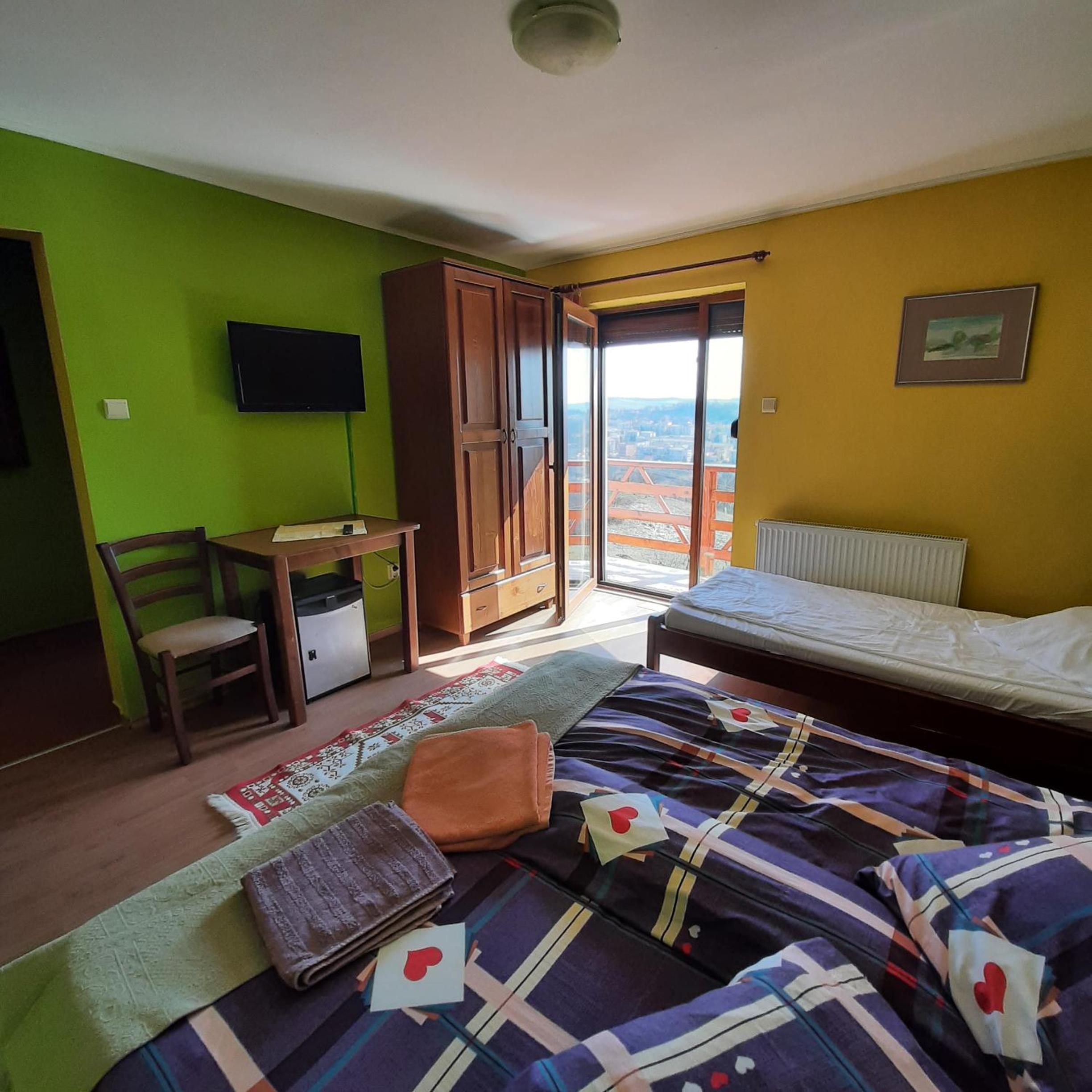 Double or Twin Room with City View - Photo 2