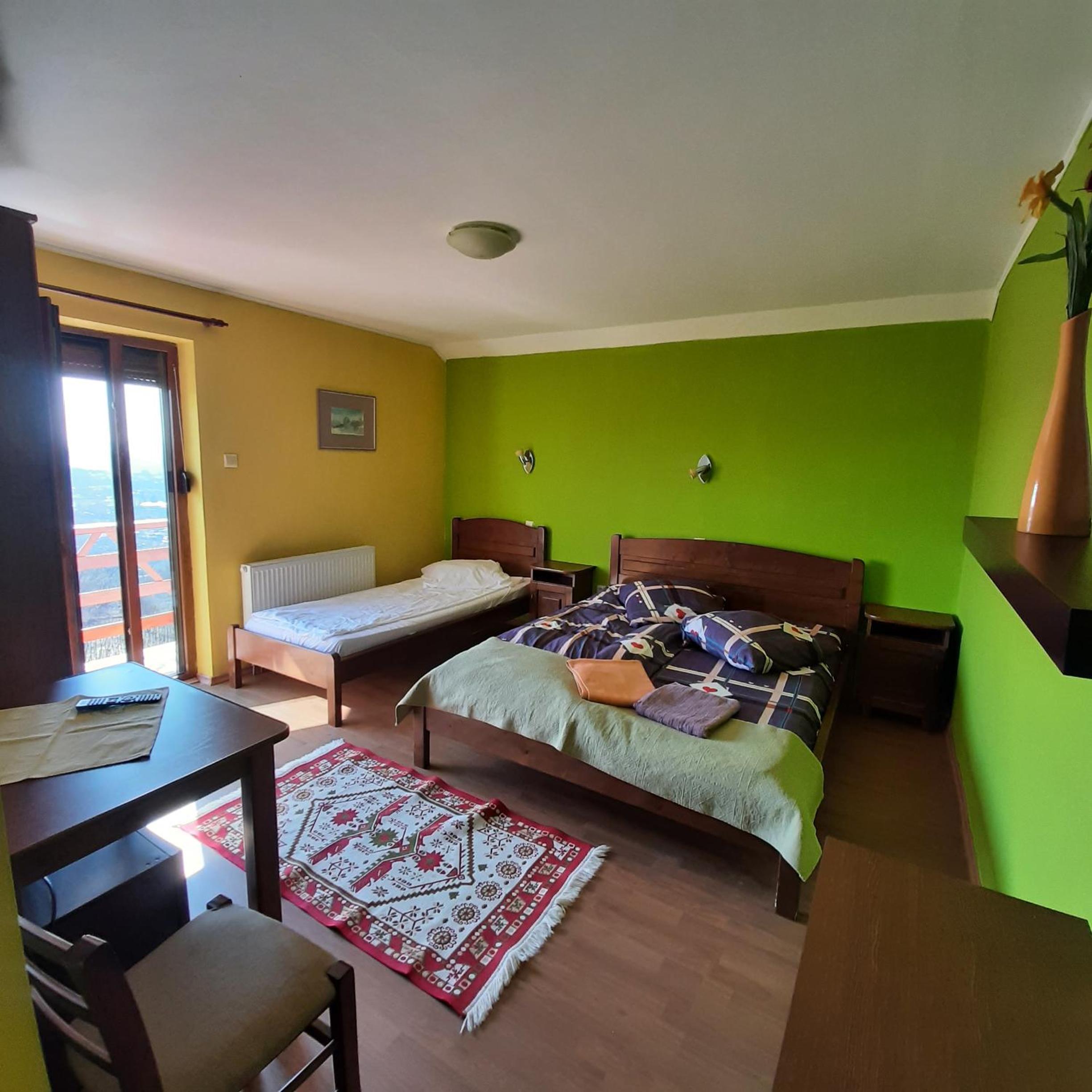 Double or Twin Room with City View - Photo 3