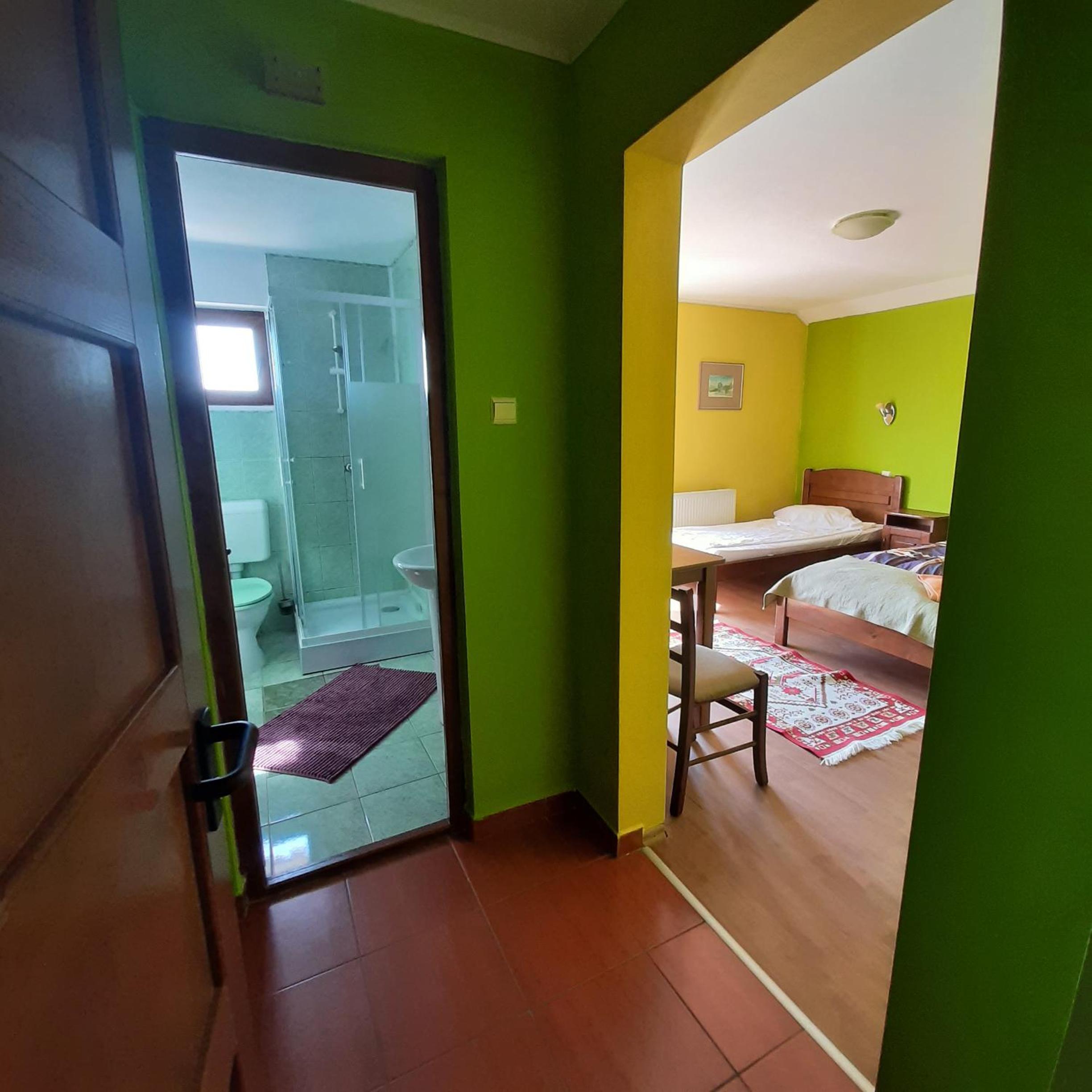 Double or Twin Room with City View - Photo 4
