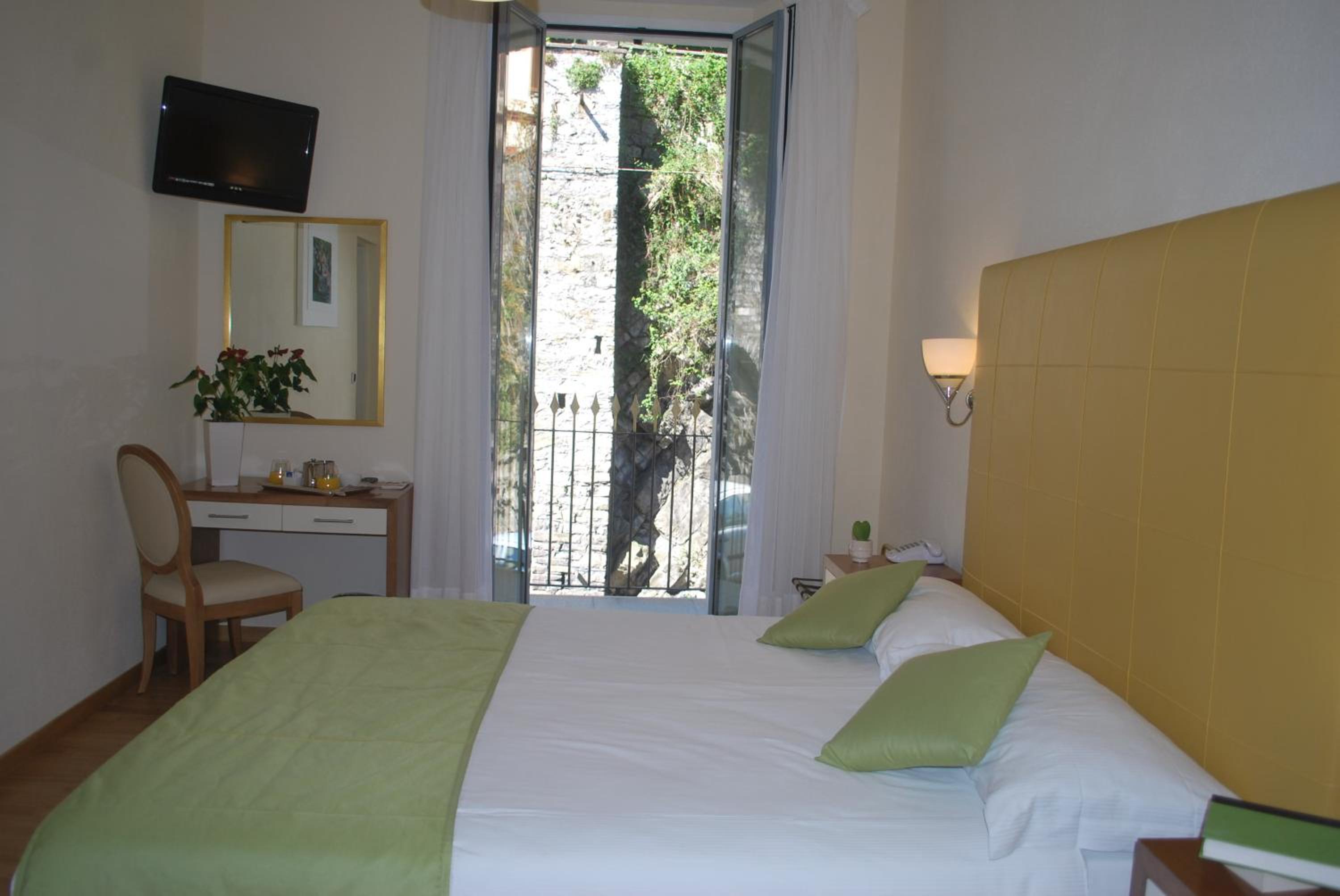 Two Connecting Rooms - Photo 3