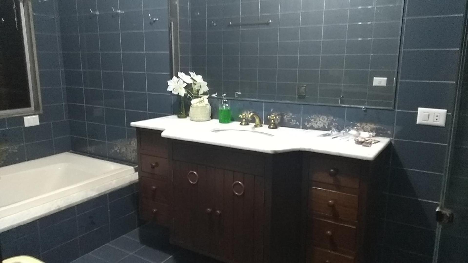 Deluxe Double Room with Bath photo 3
