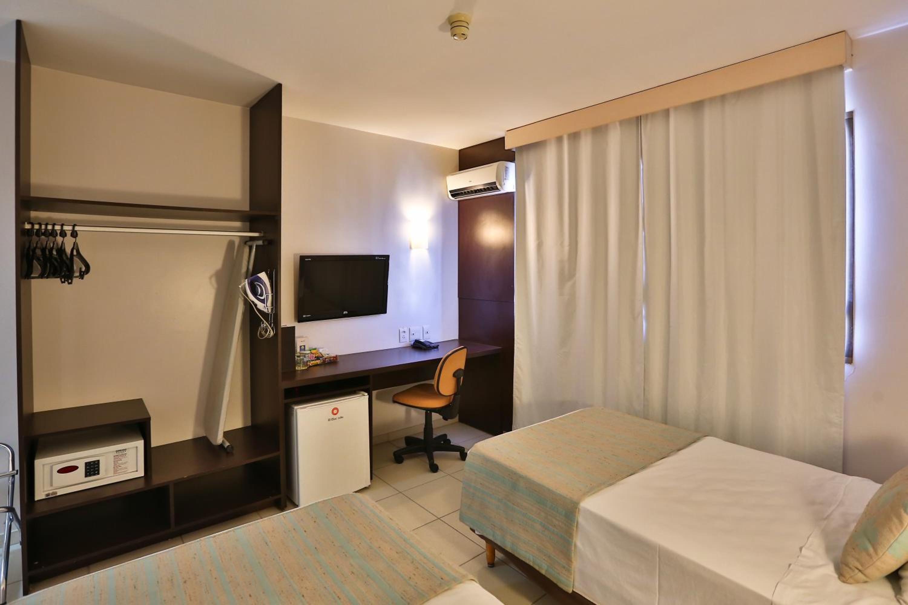 Executive Twin Room - Photo 5