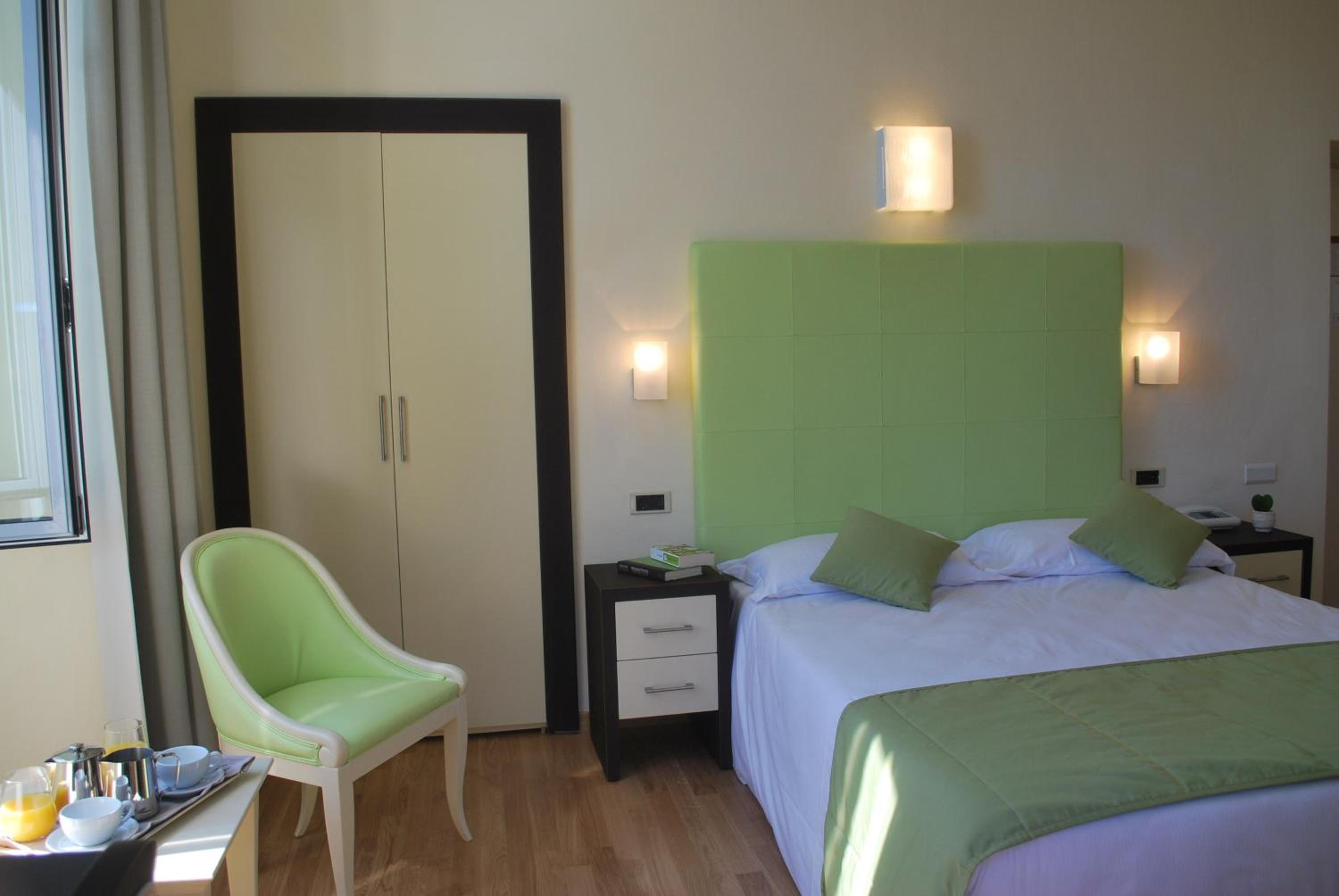 Superior Double Room with Lake View - Photo 6