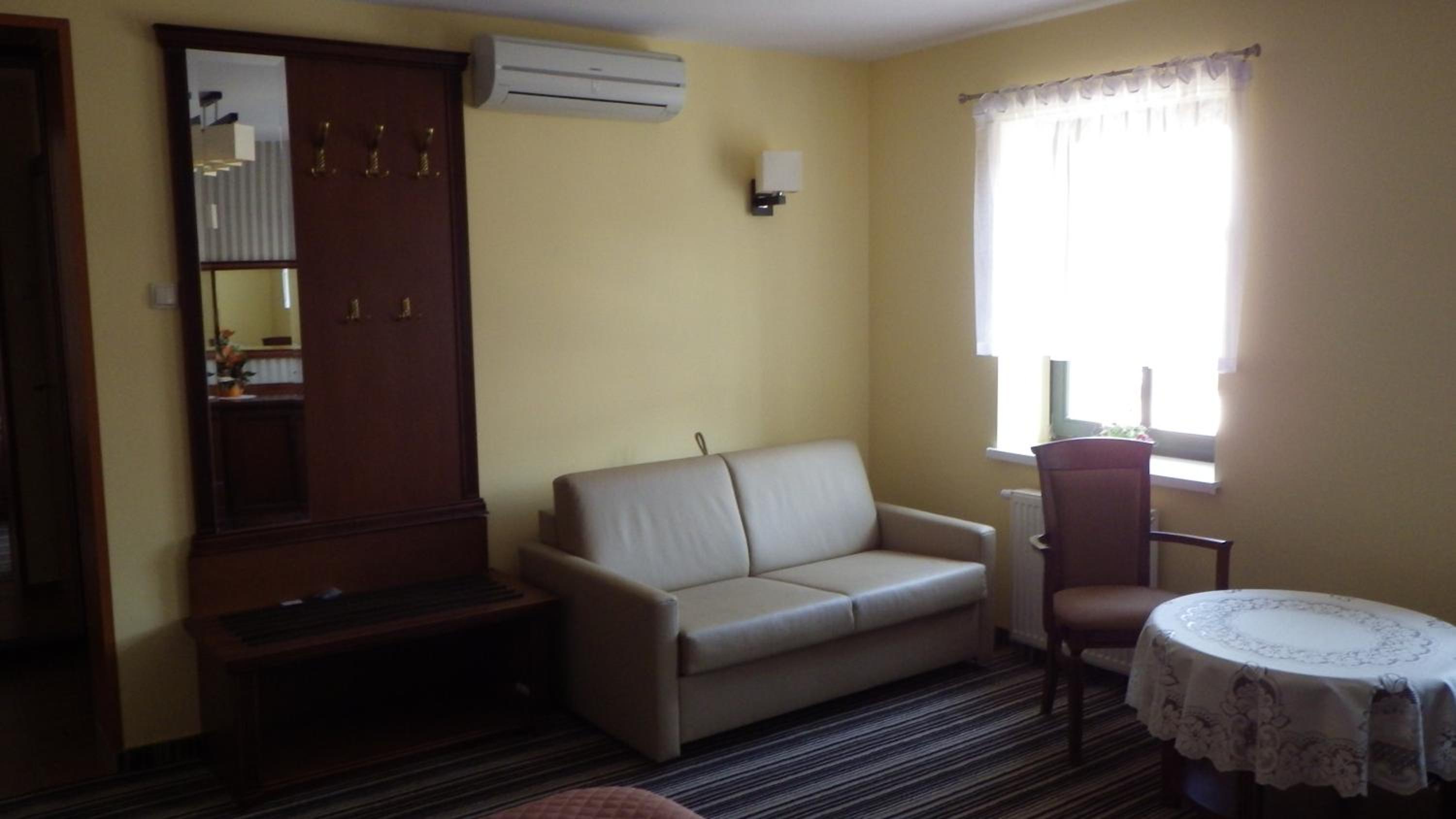 Family Room (2 Adults + 2 Children) - Photo 8