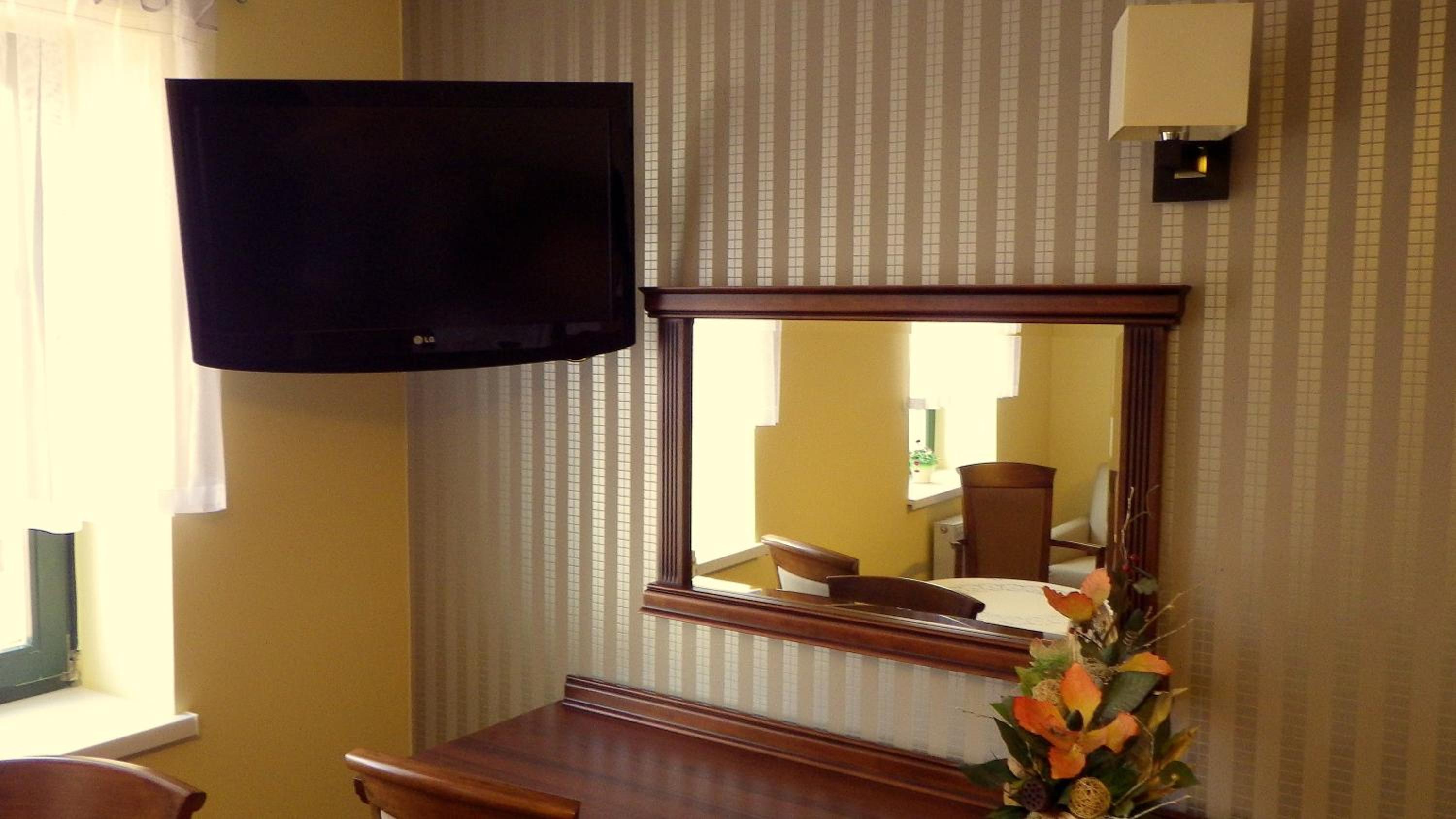Family Room (2 Adults + 2 Children) - Photo 6