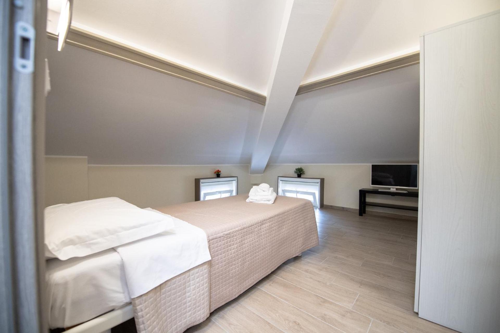 Deluxe Attic Single Room