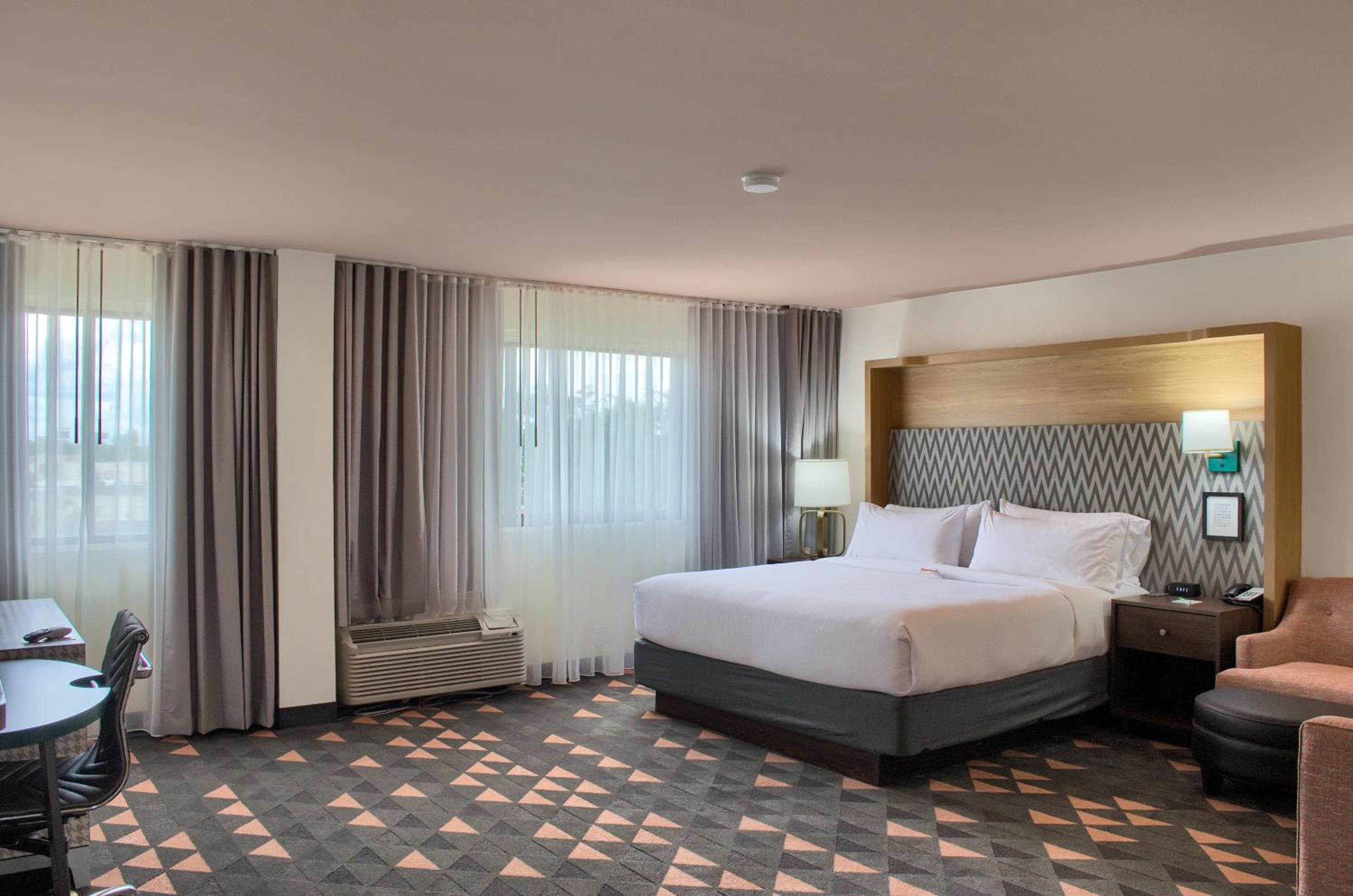Standard King Room - Photo 4