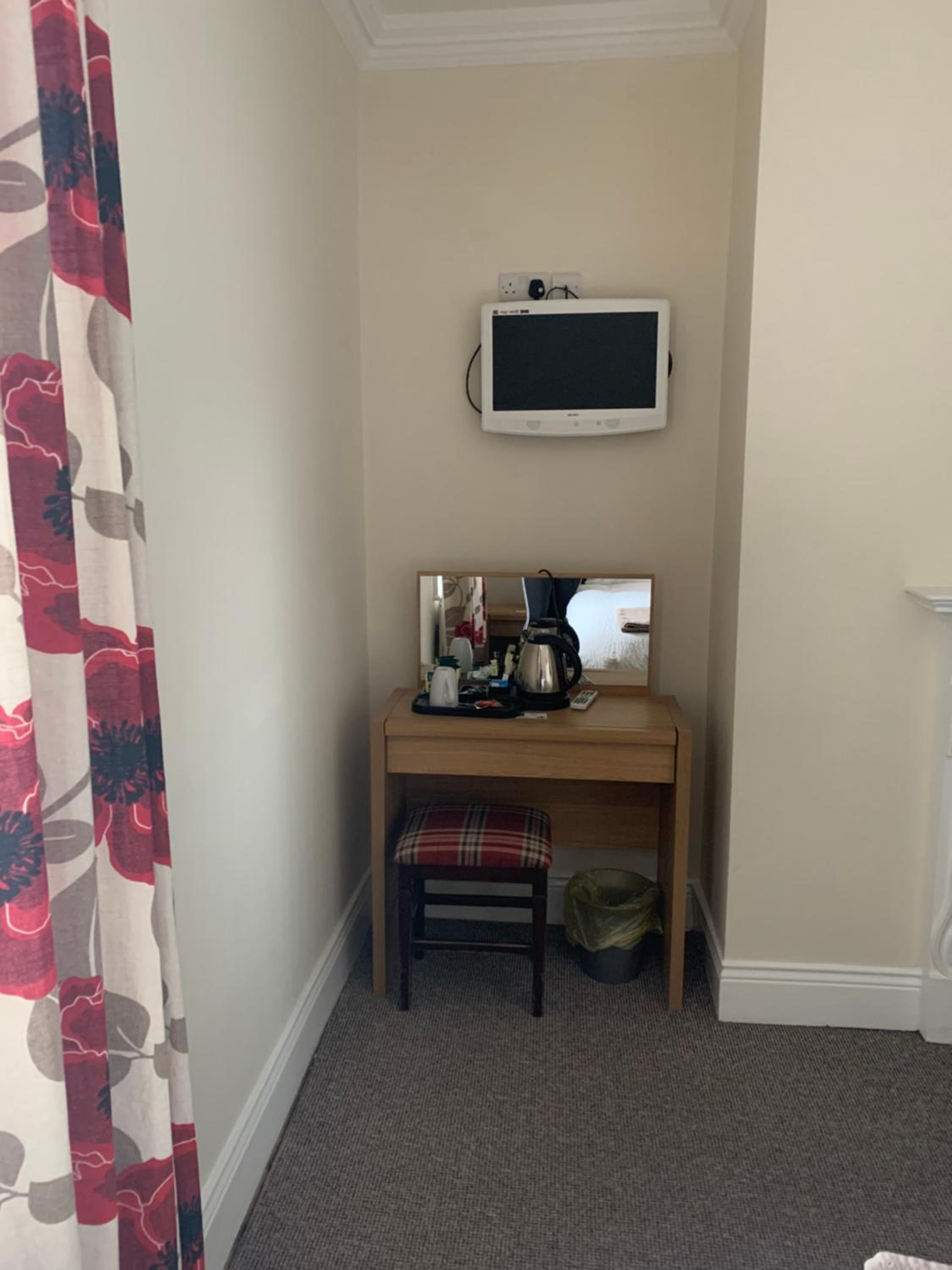 Single Room with Private Bathroom photo 2