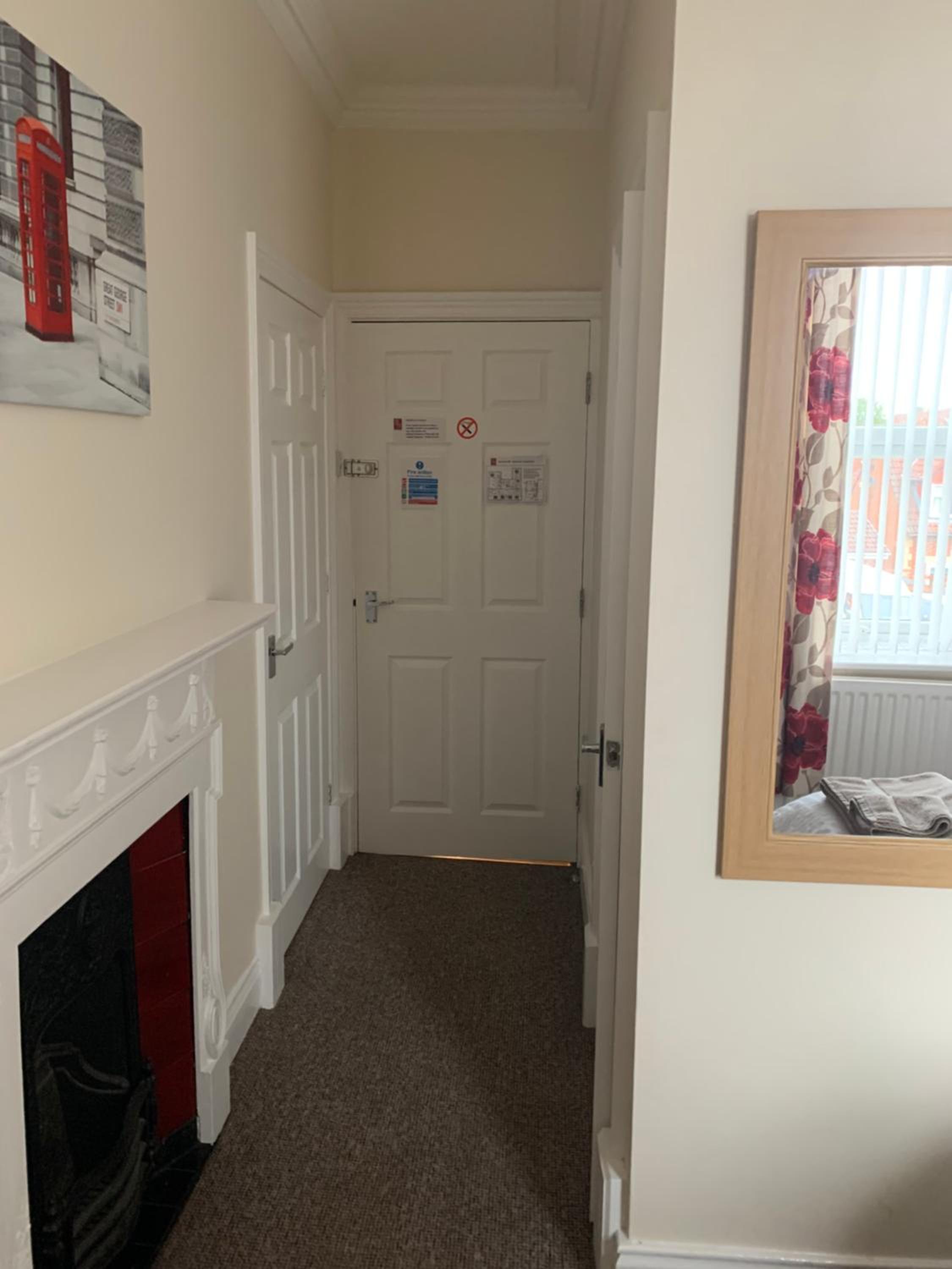 Single Room with Private Bathroom photo 3