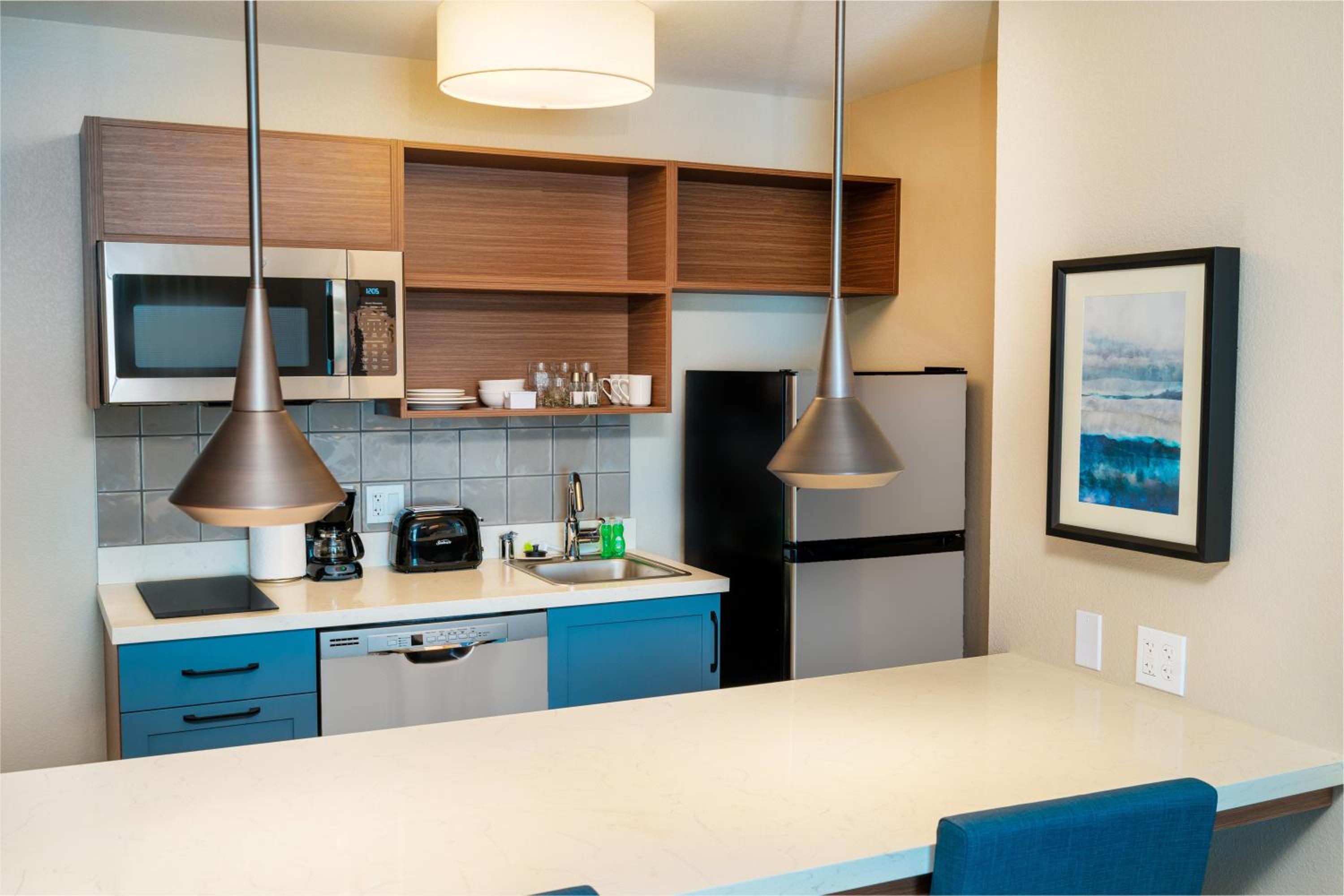 One-Bedroom King Suite - Photo 4