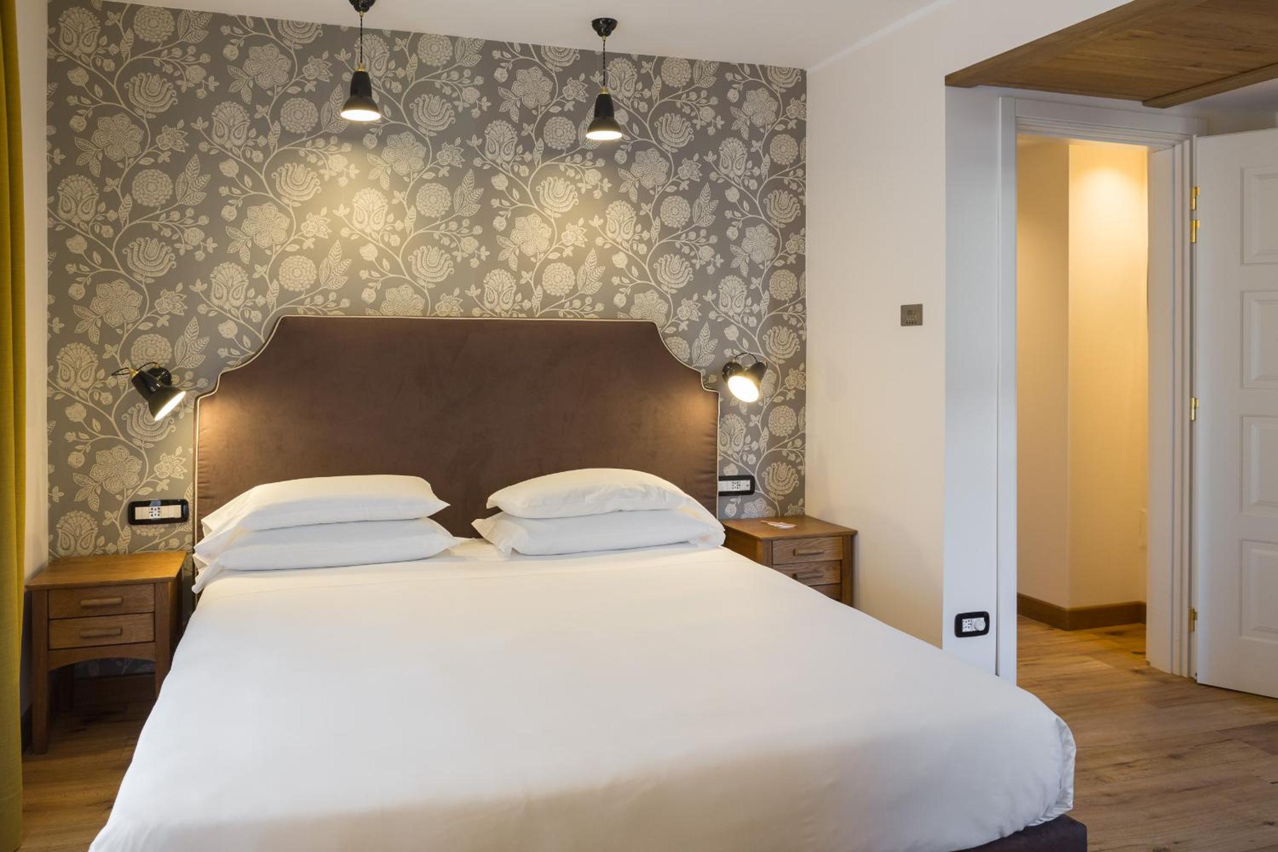 Suite with Balcony - Photo 4