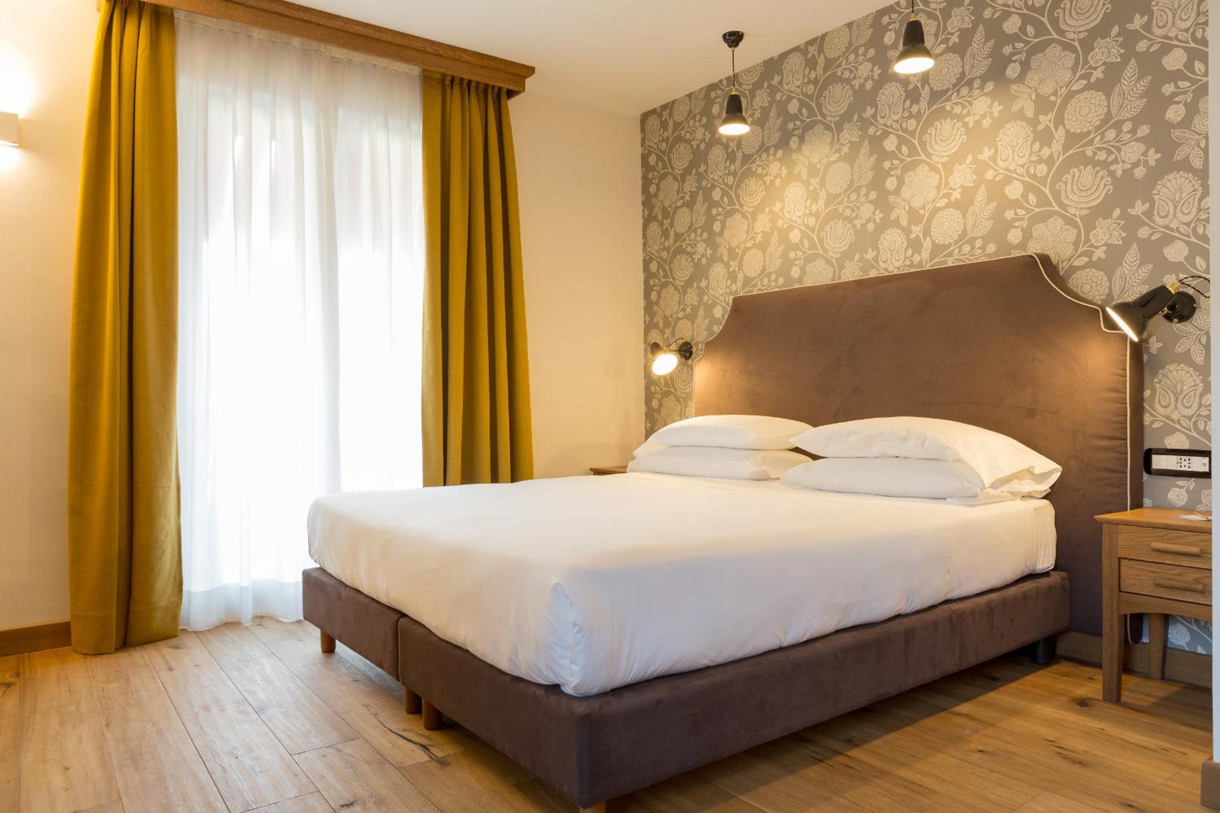 Suite with Balcony - Photo 9