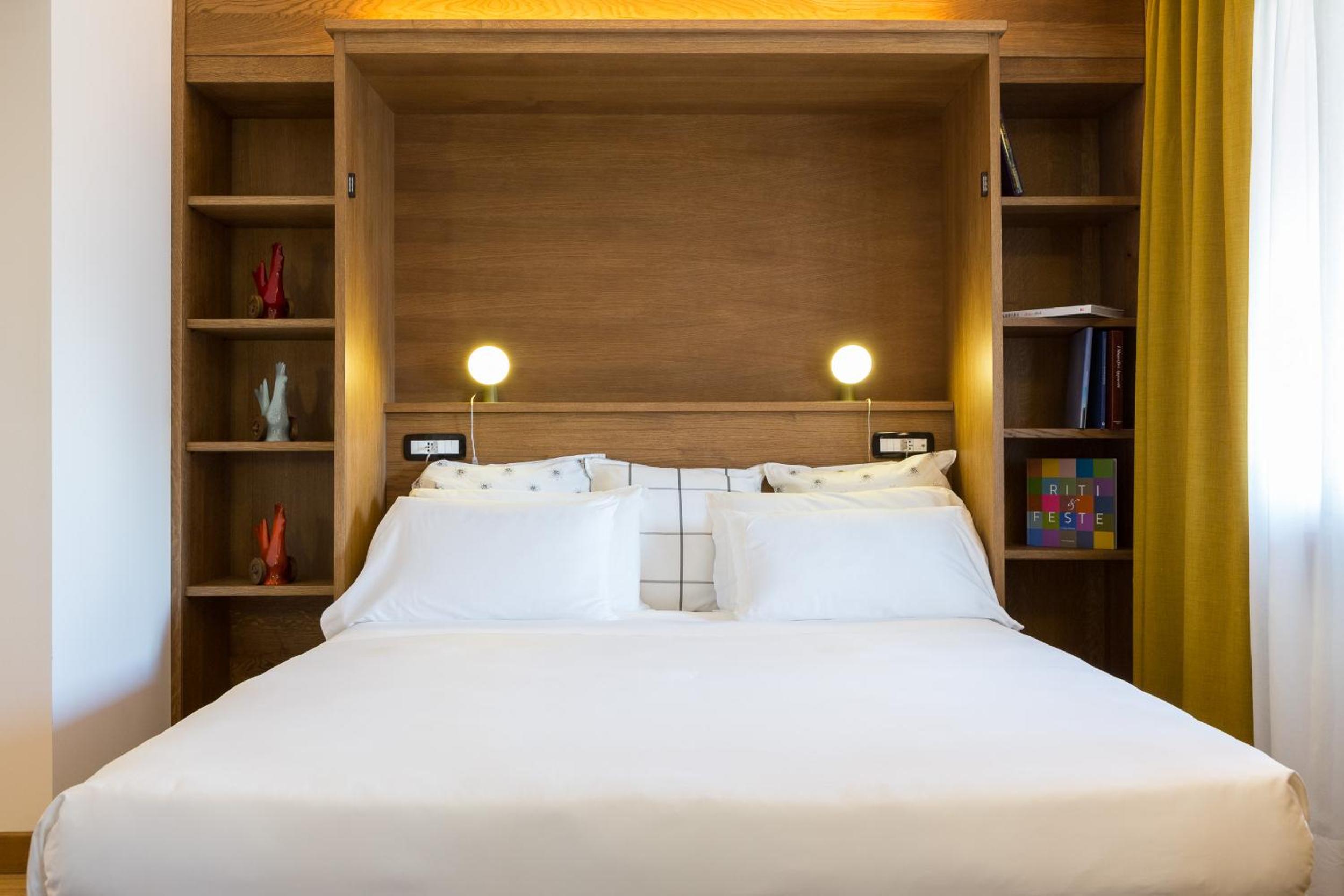 Suite with Balcony - Photo 15