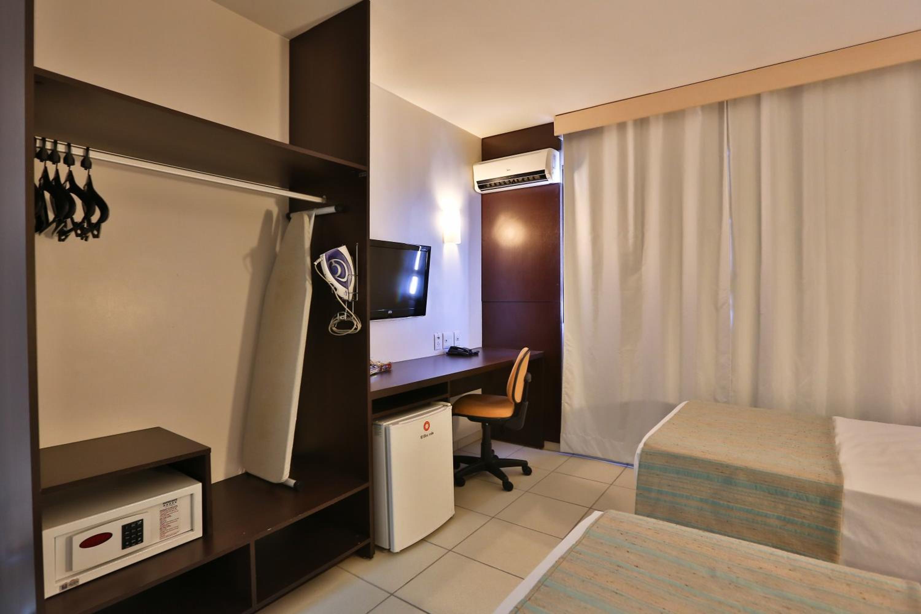 Executive Twin Room - Photo 2