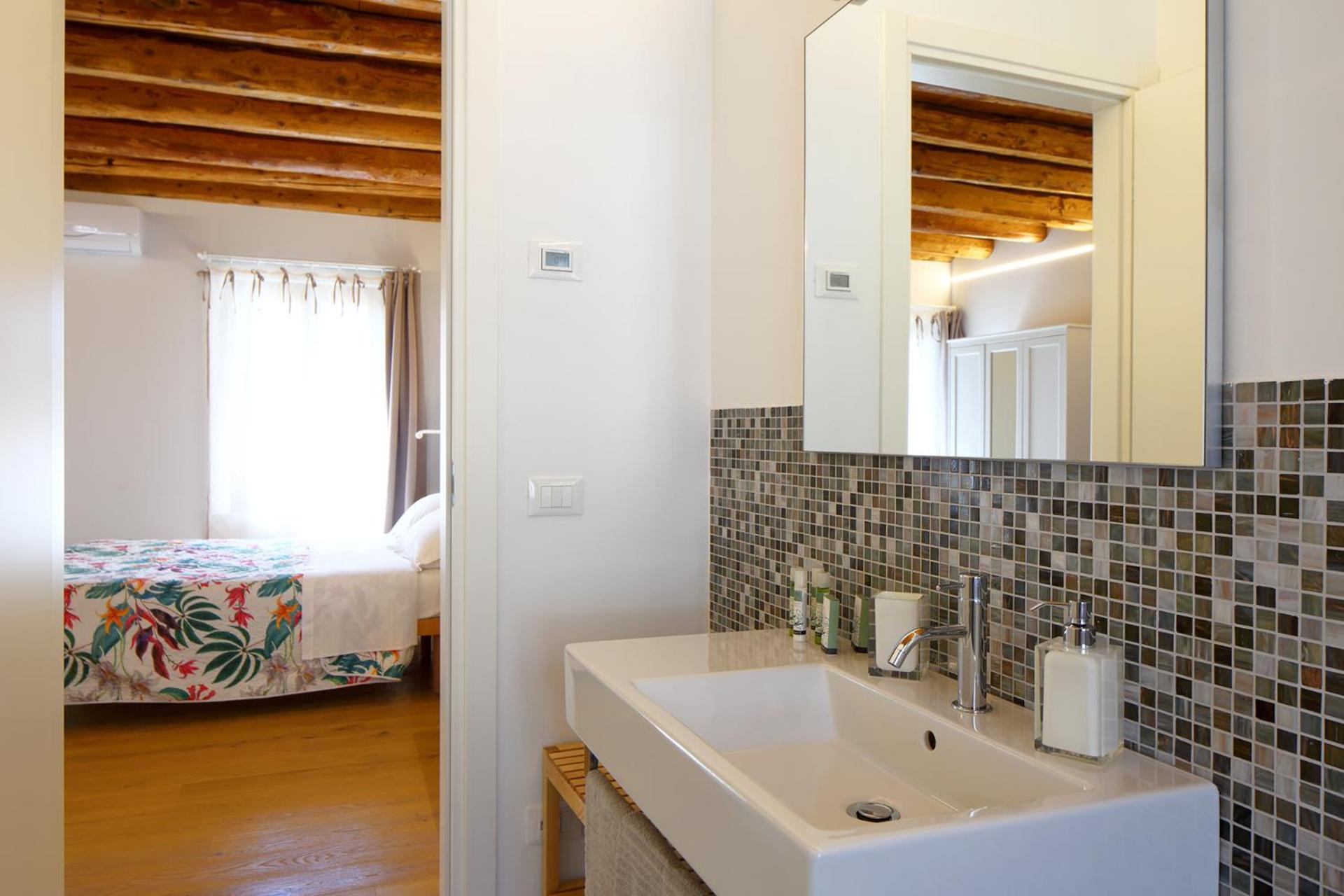 Junior Suite with Garden View - Photo 6