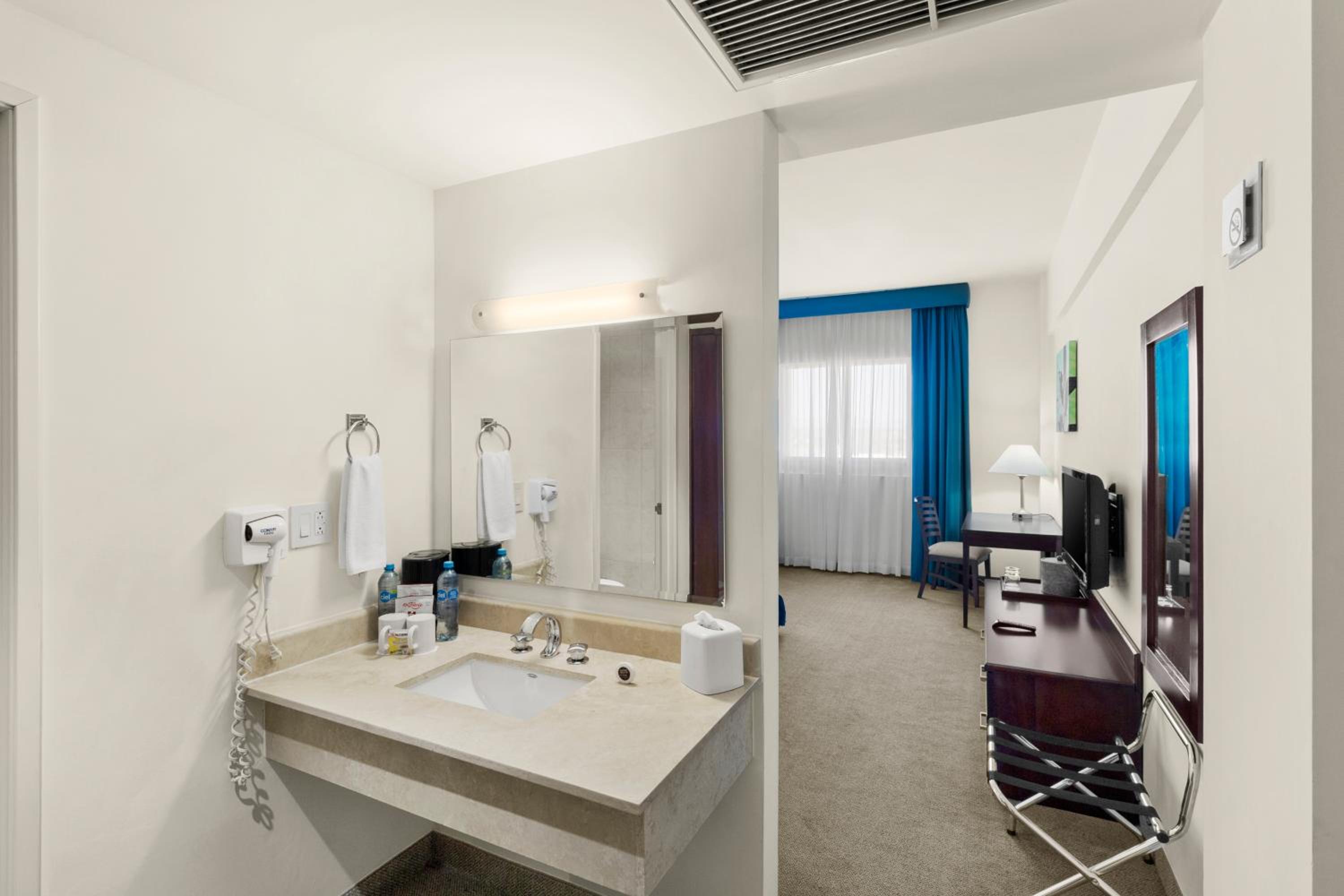 King Room - Non-Smoking photo 3