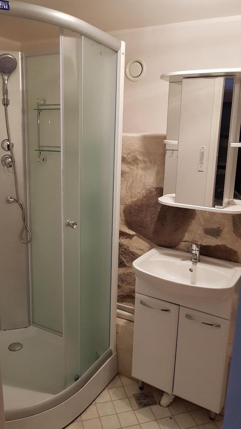 Twin Room with Shower - Photo 3