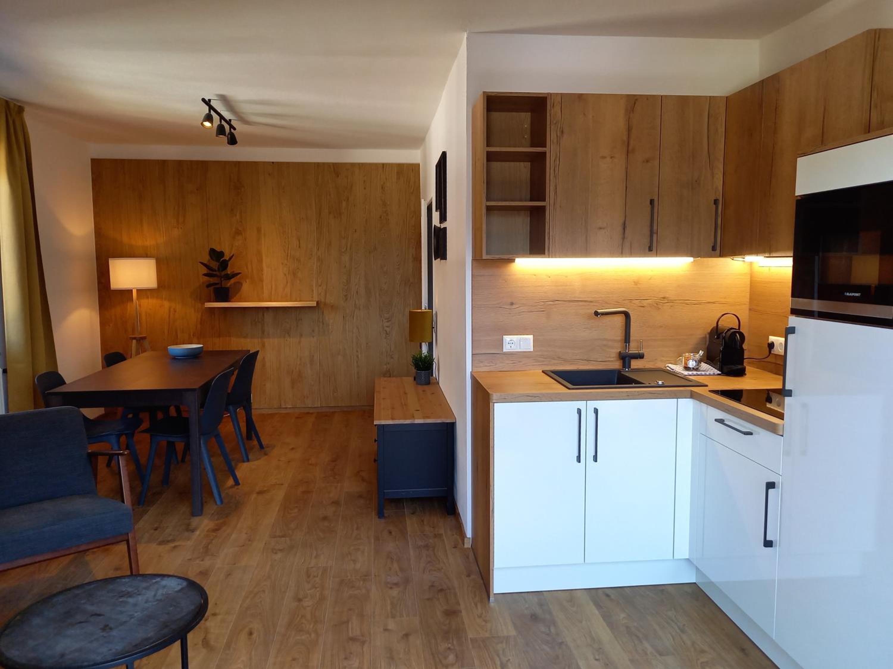 Deluxe One-Bedroom Apartment - Photo 14