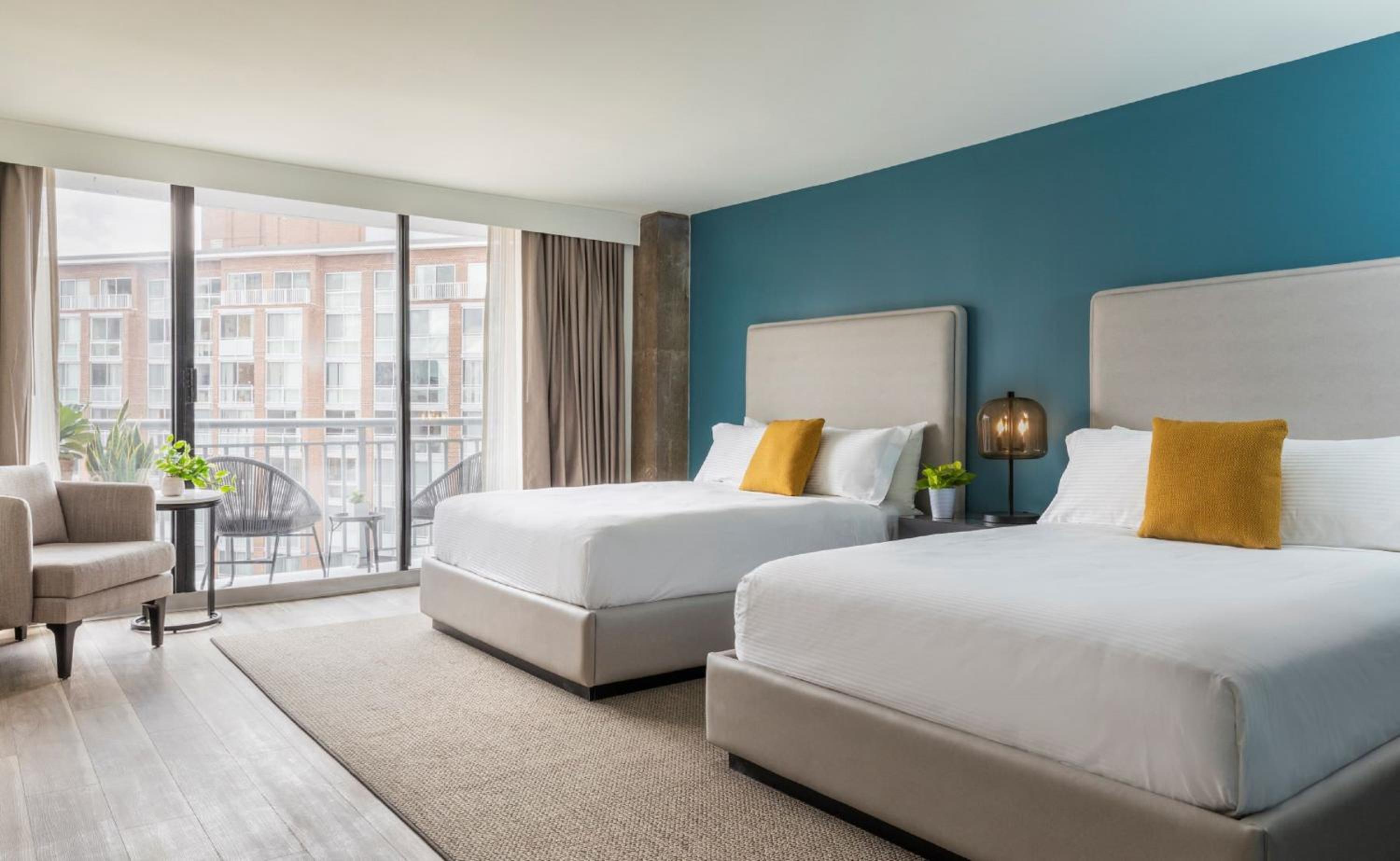 Two Queen Beds with Balcony - Disability Access - Photo 4