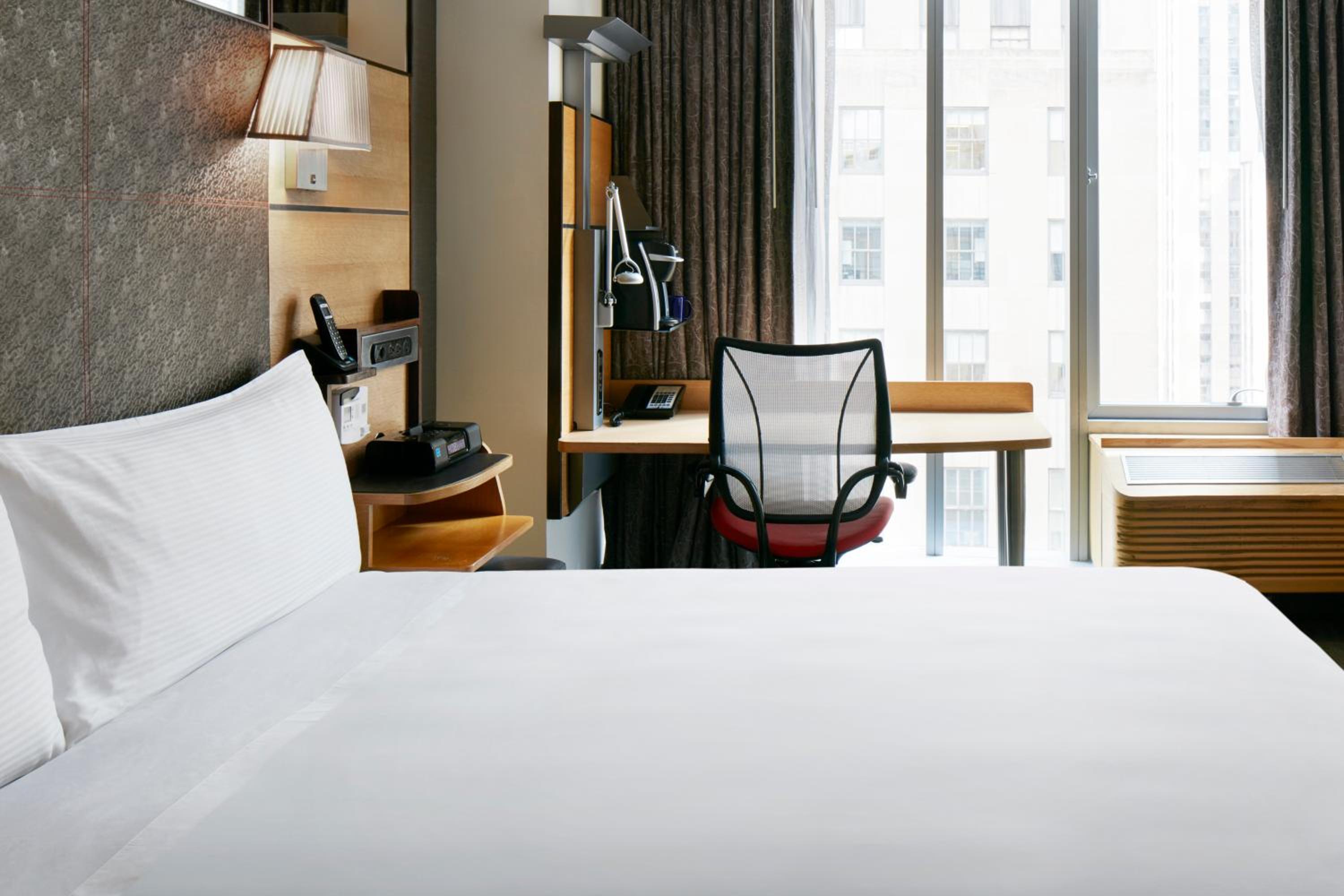 Premier Room thumbnail 6