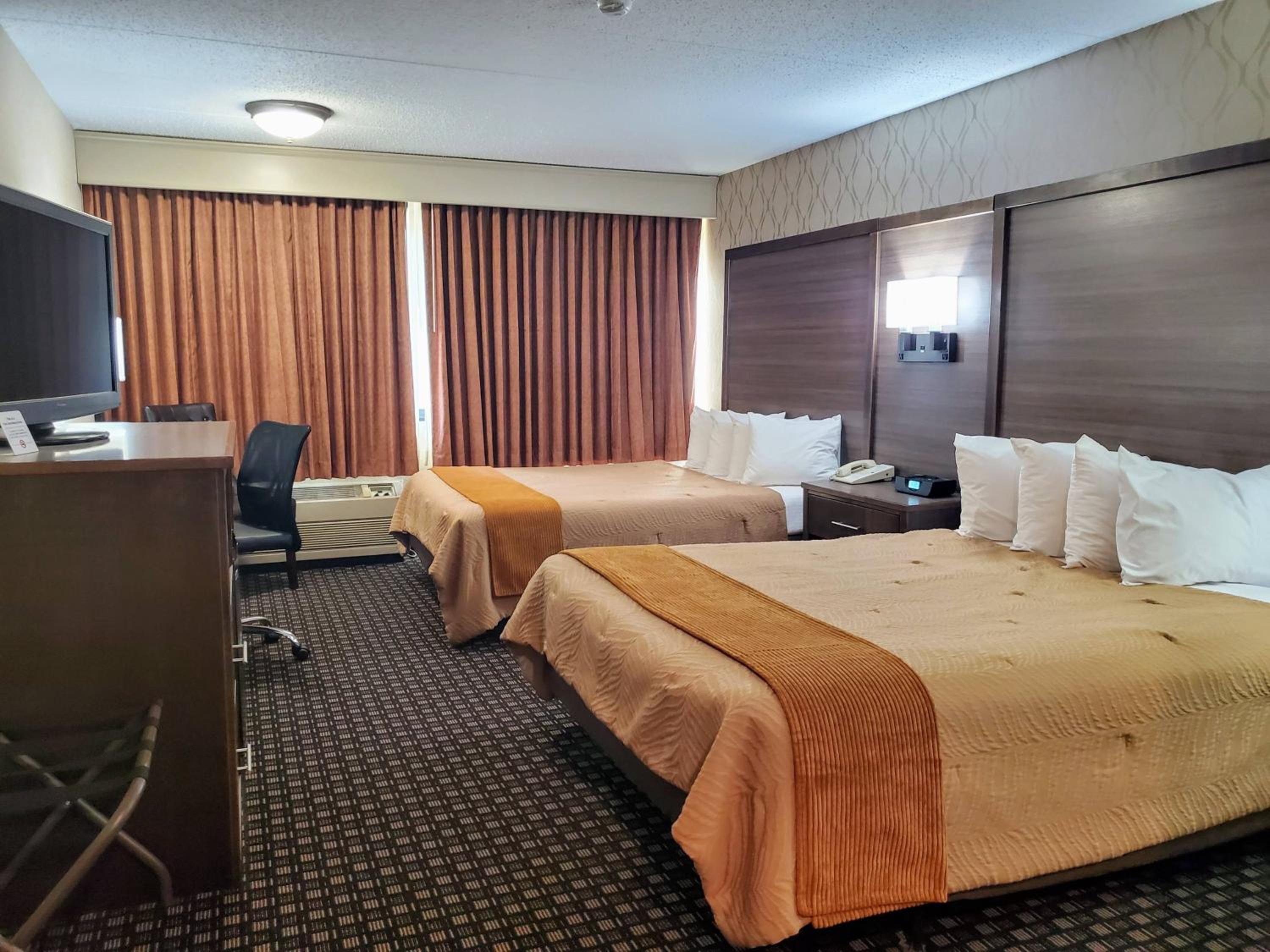 Queen Room With Two Queen Beds - Disability Access - Photo 1