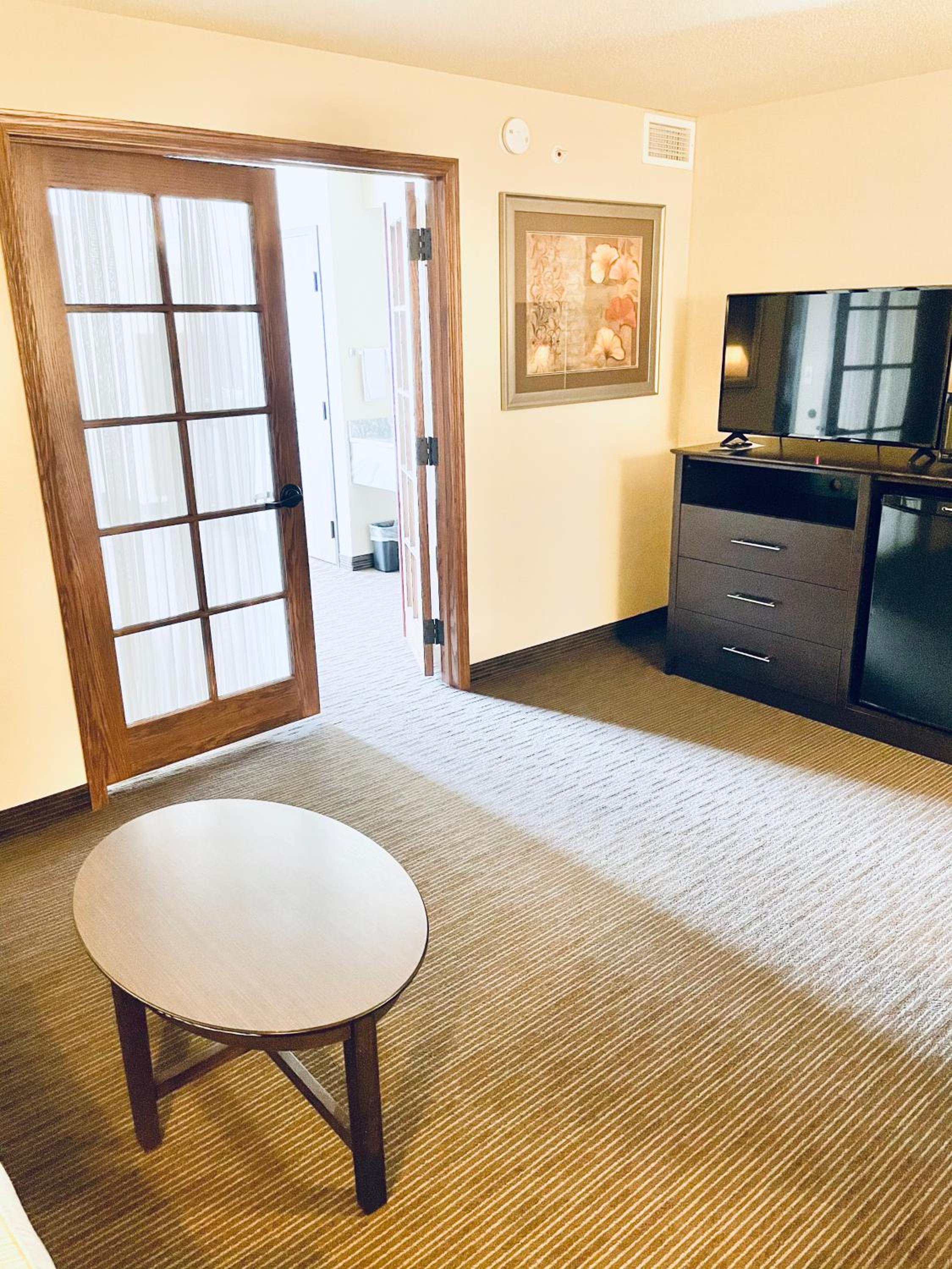Deluxe King Suite photo 1