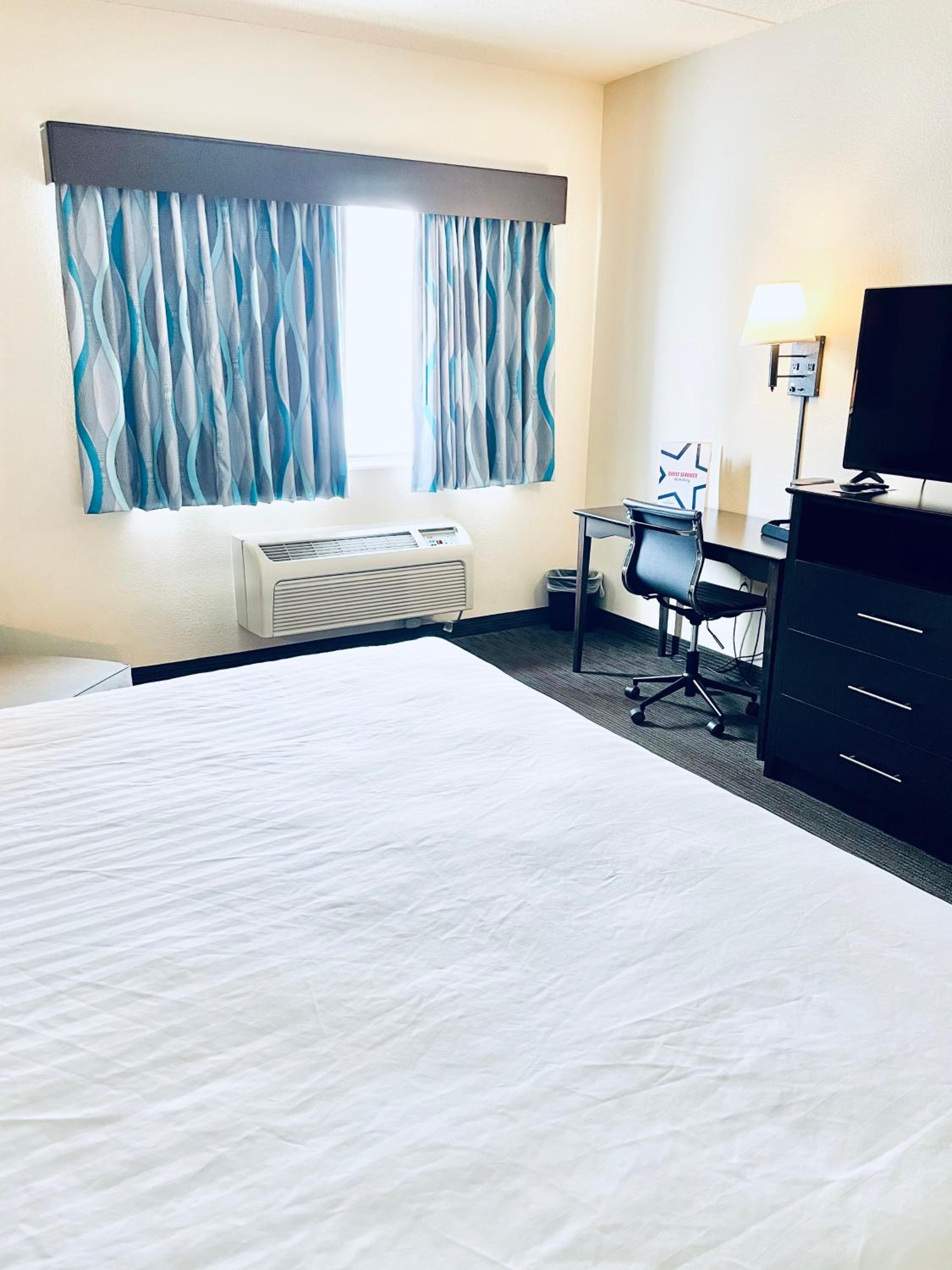 Deluxe King Room - Non-Smoking photo 1
