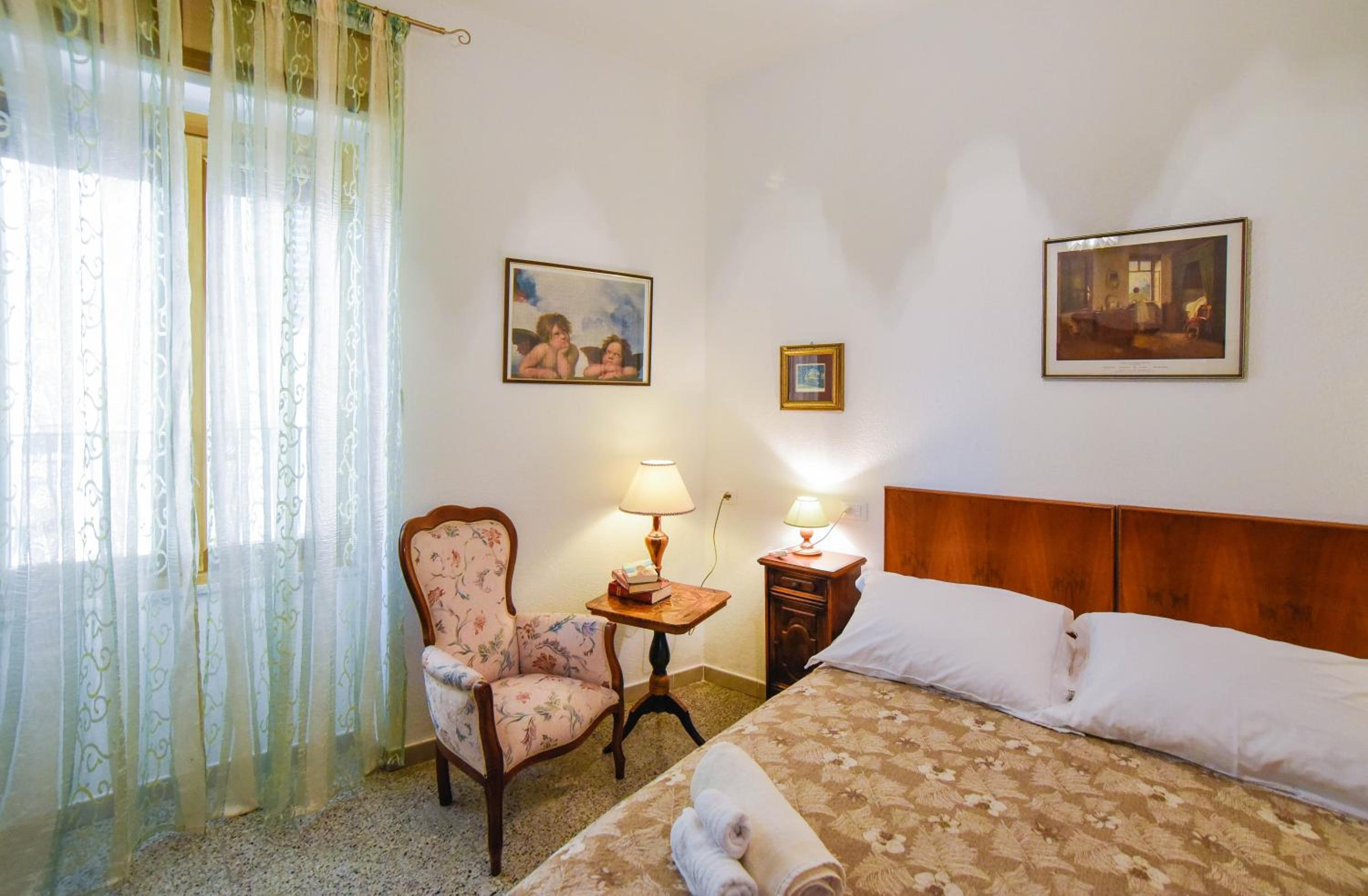 Two-Bedroom House photo 3