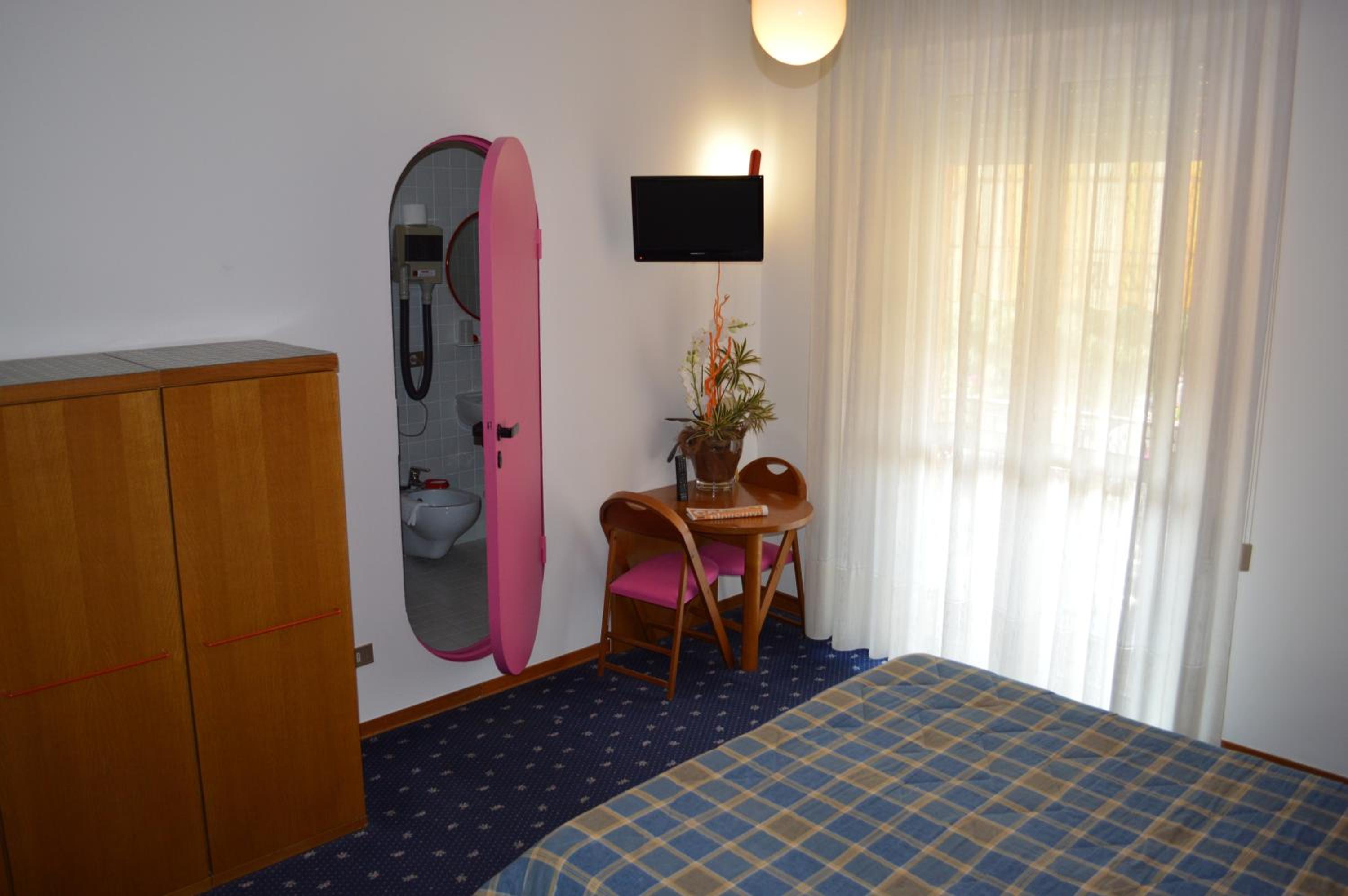 Double Room - Photo 7
