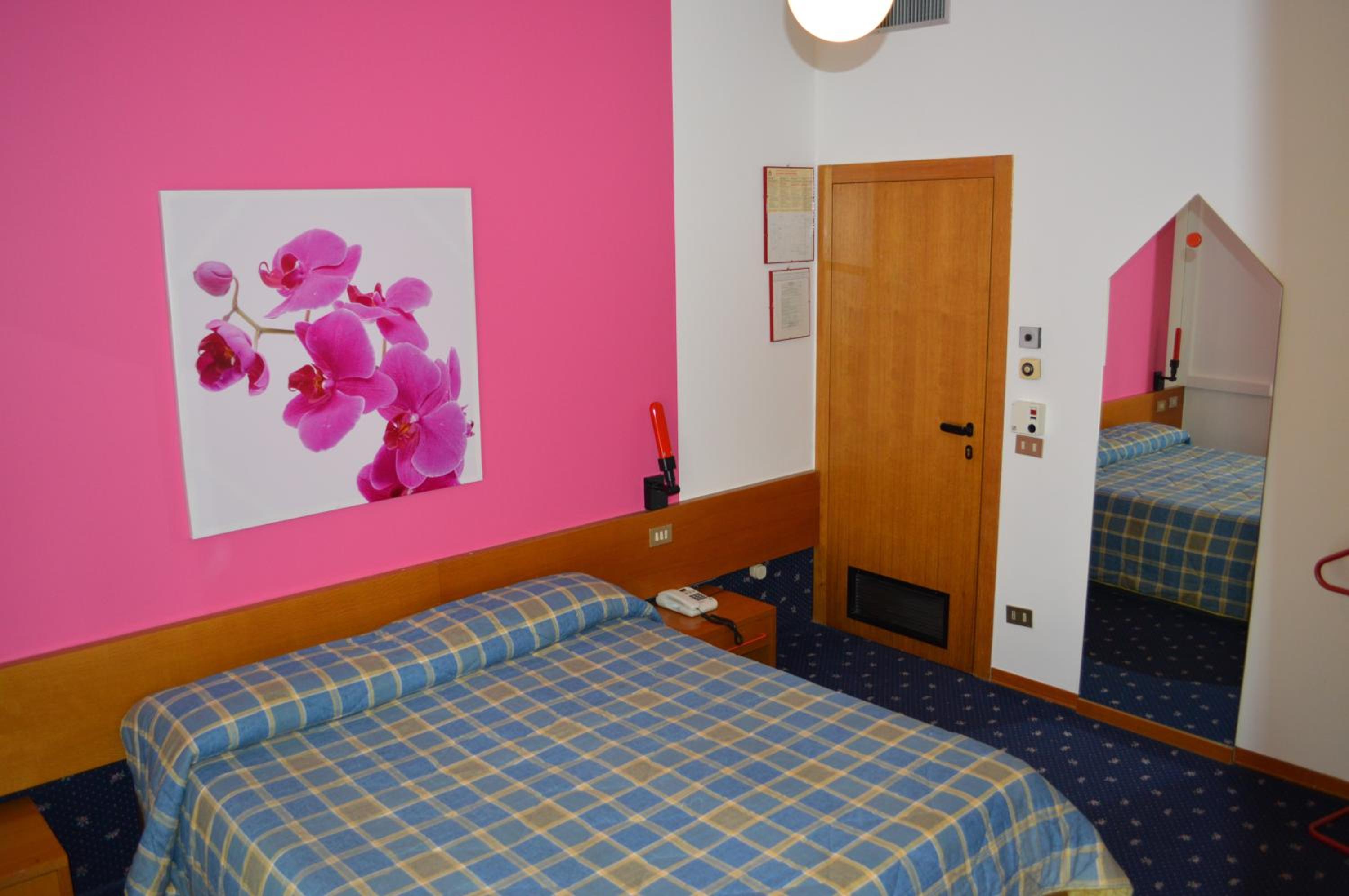 Double Room - Photo 5