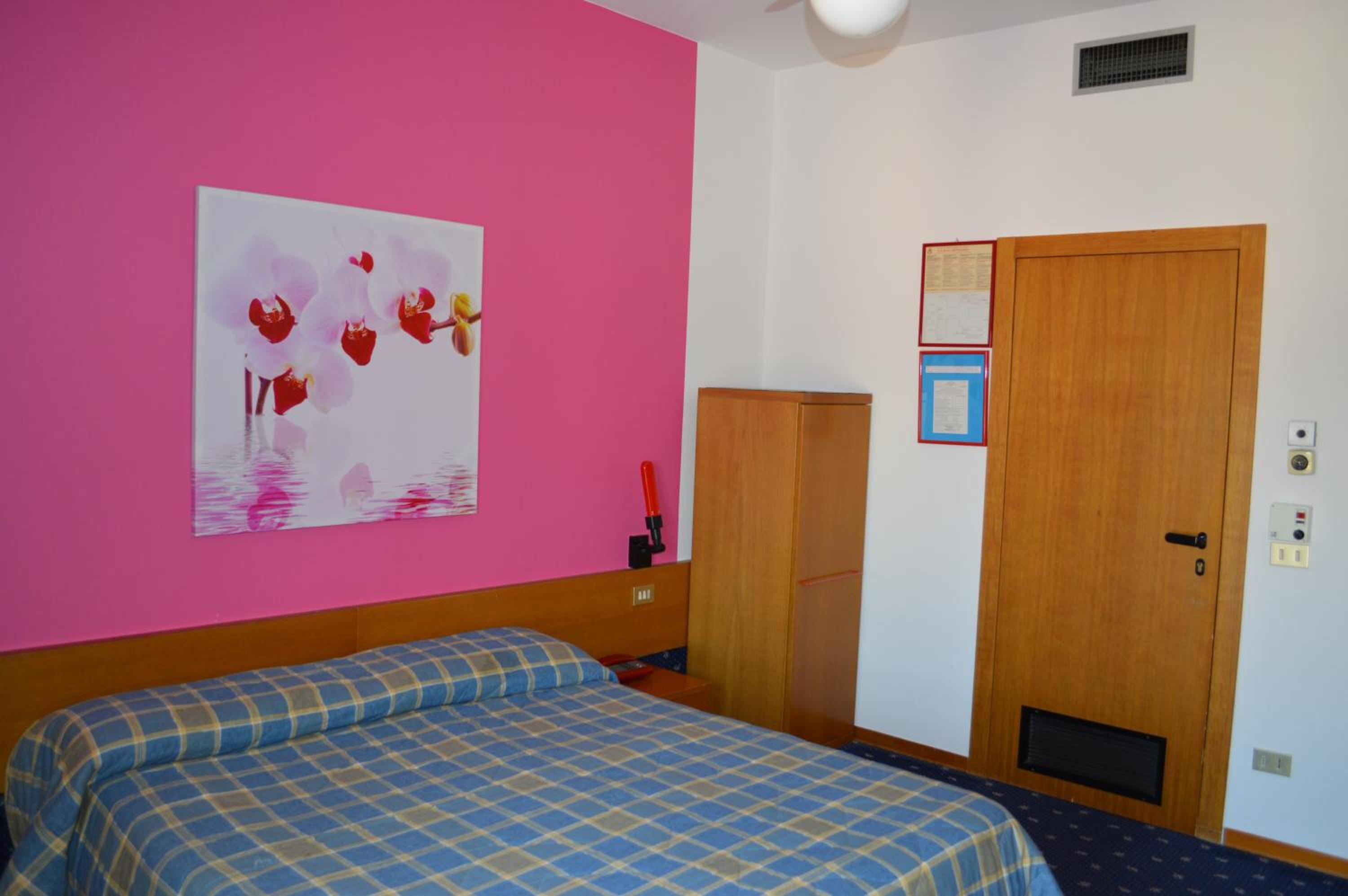 Double Room - Photo 3