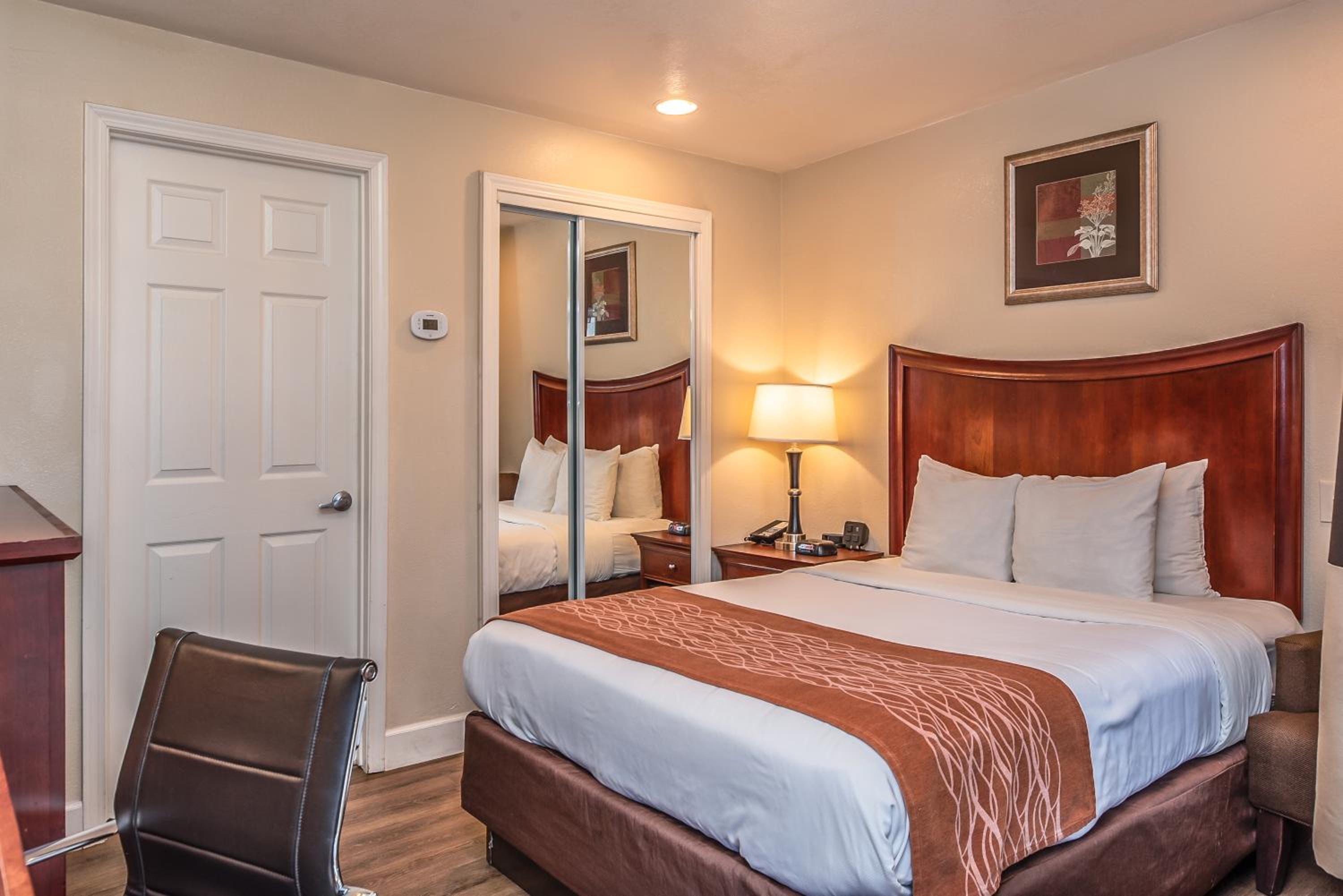 Queen Room - Photo 1