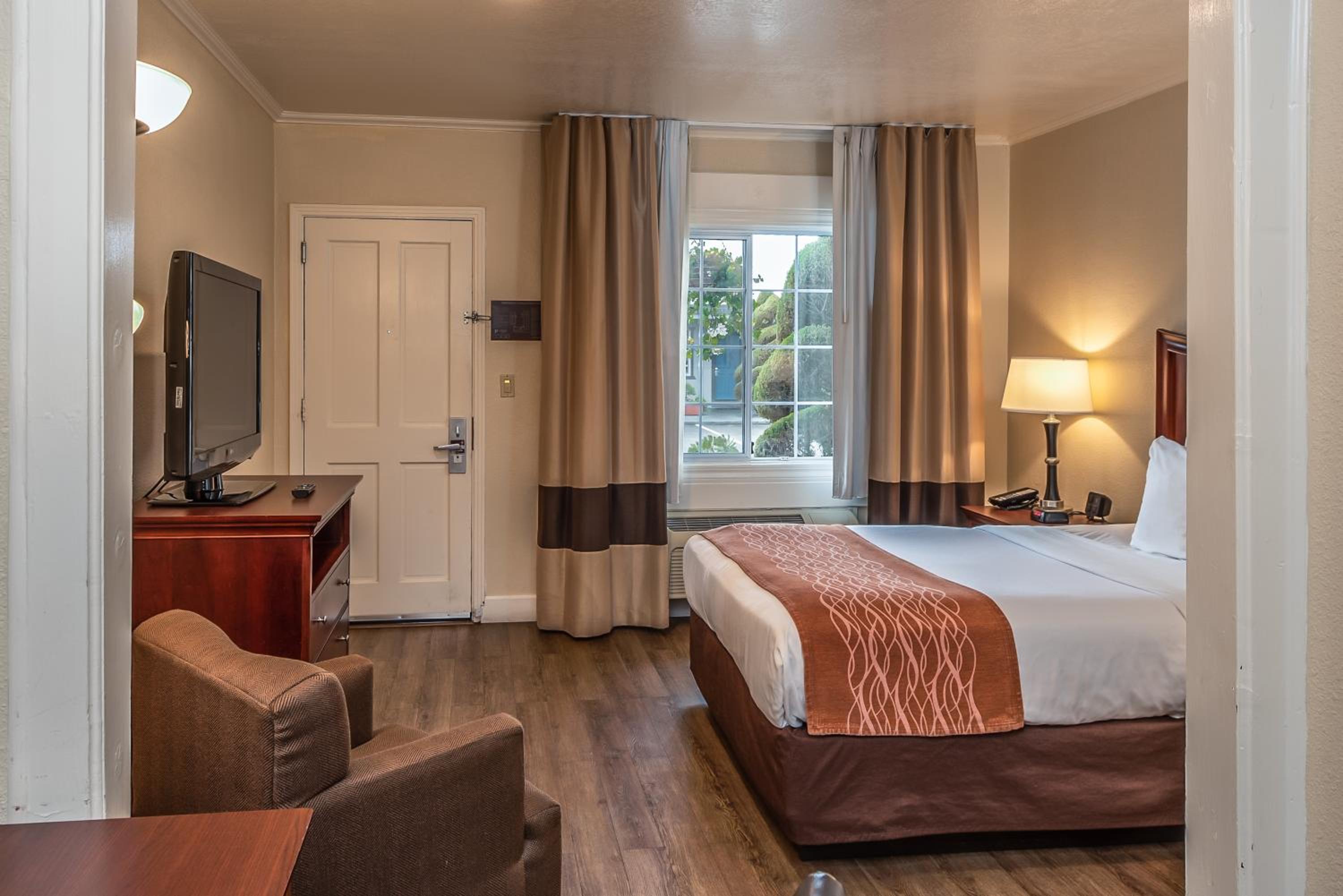 Queen Room - Photo 2