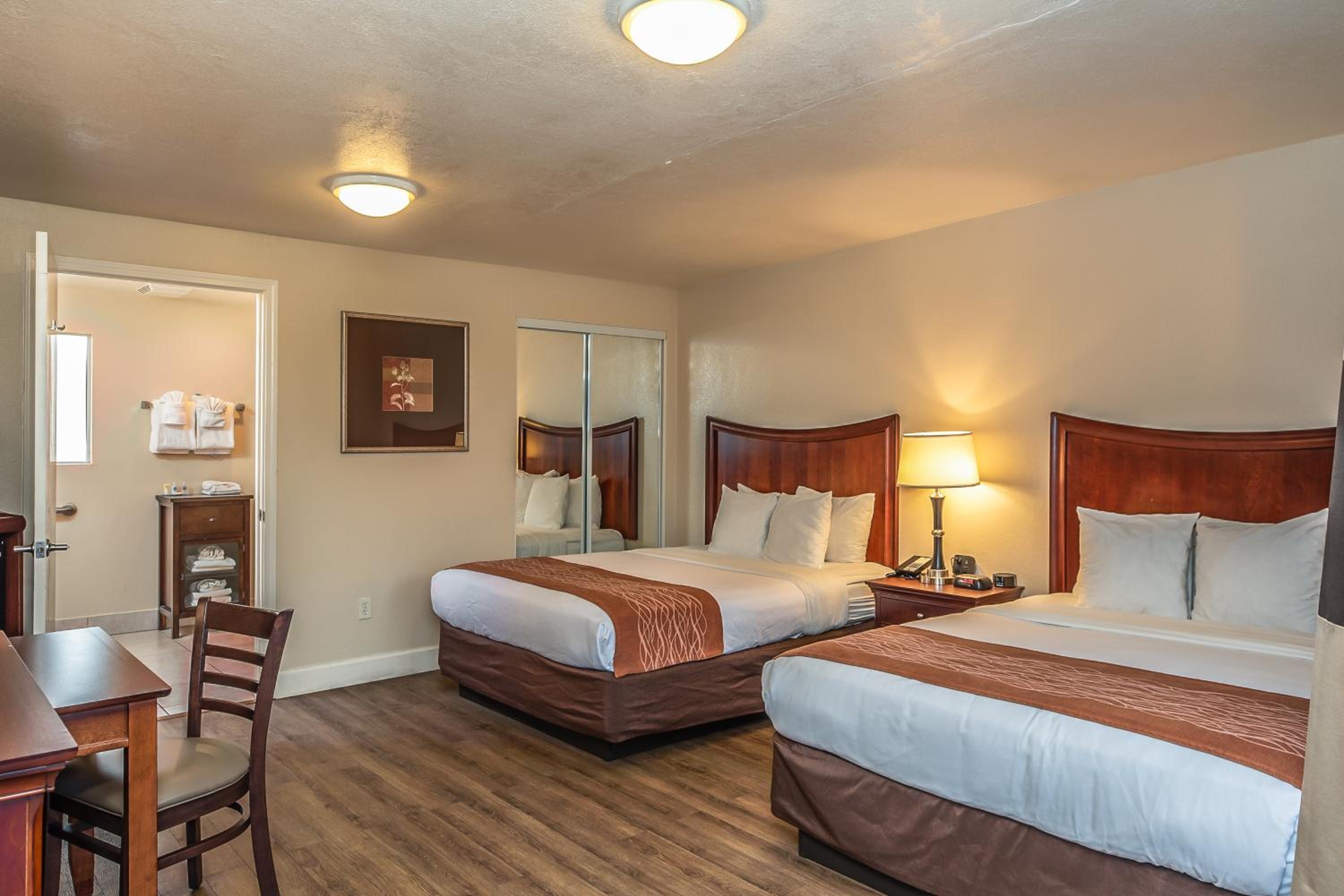 Queen Room with Two Queen Beds - Photo 3