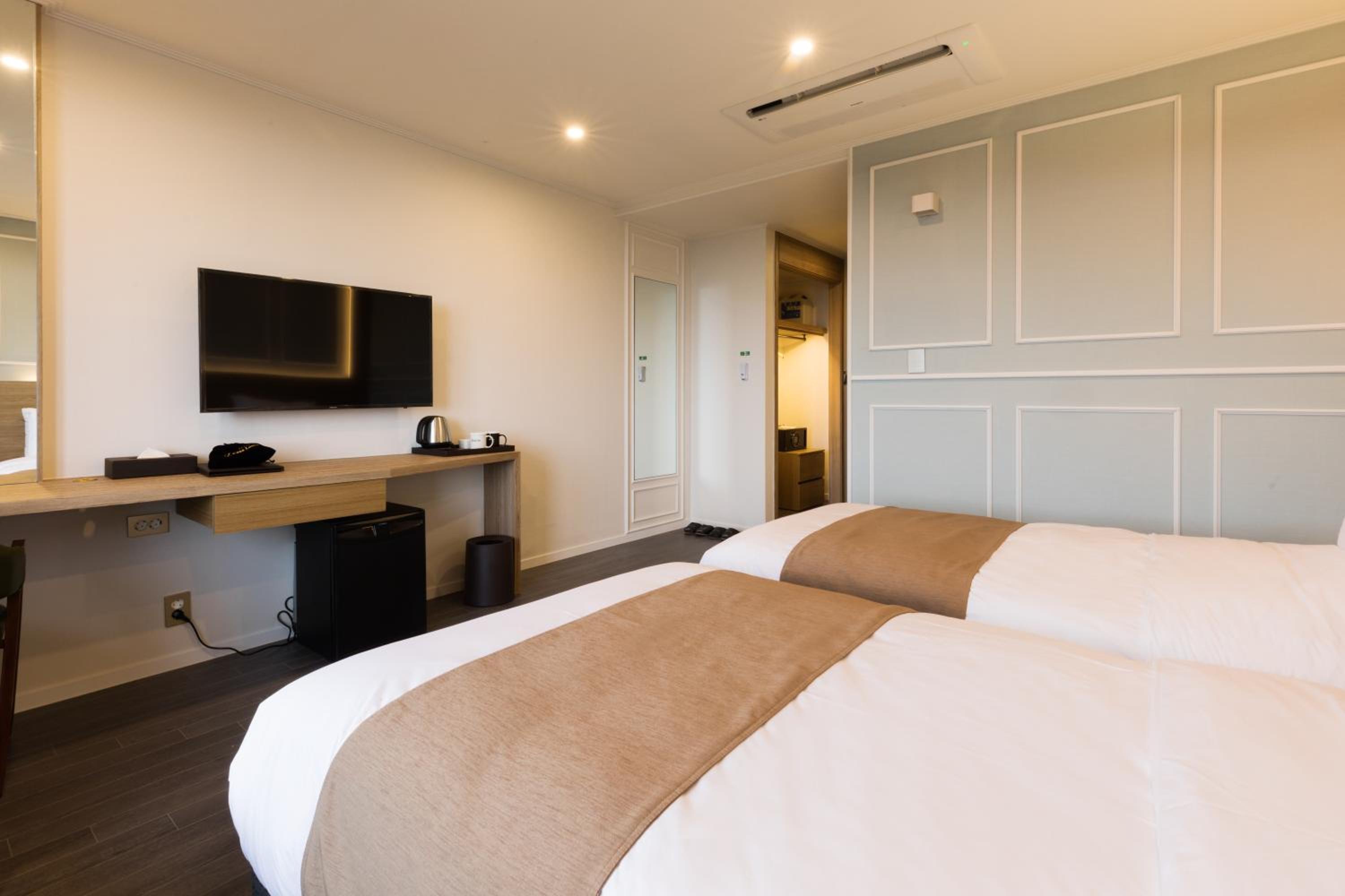 Superior Twin Room - Photo 2