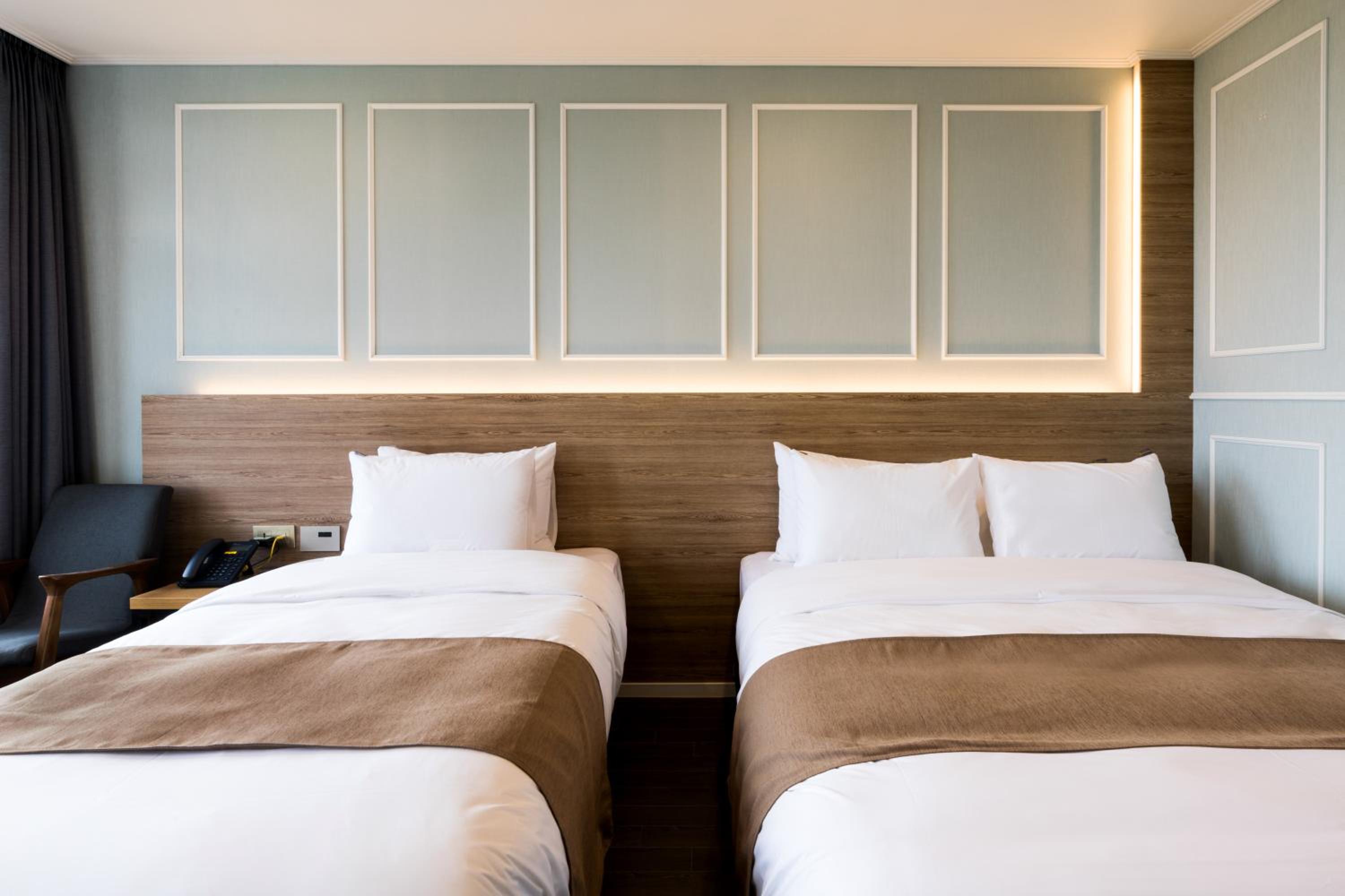 Family Twin Room - Photo 2