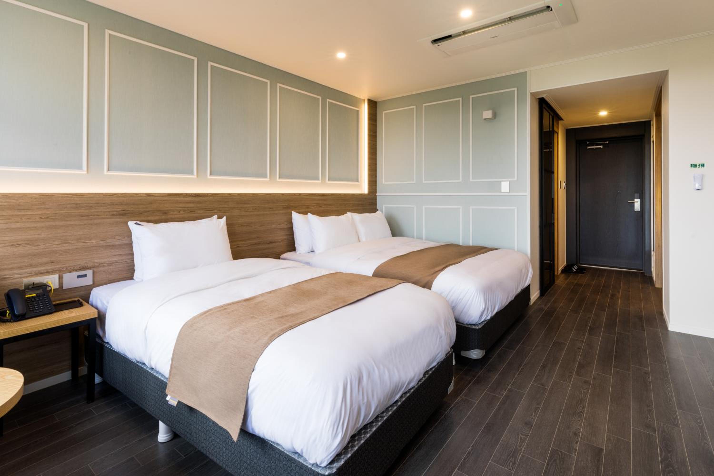 Family Twin Room - Photo 1