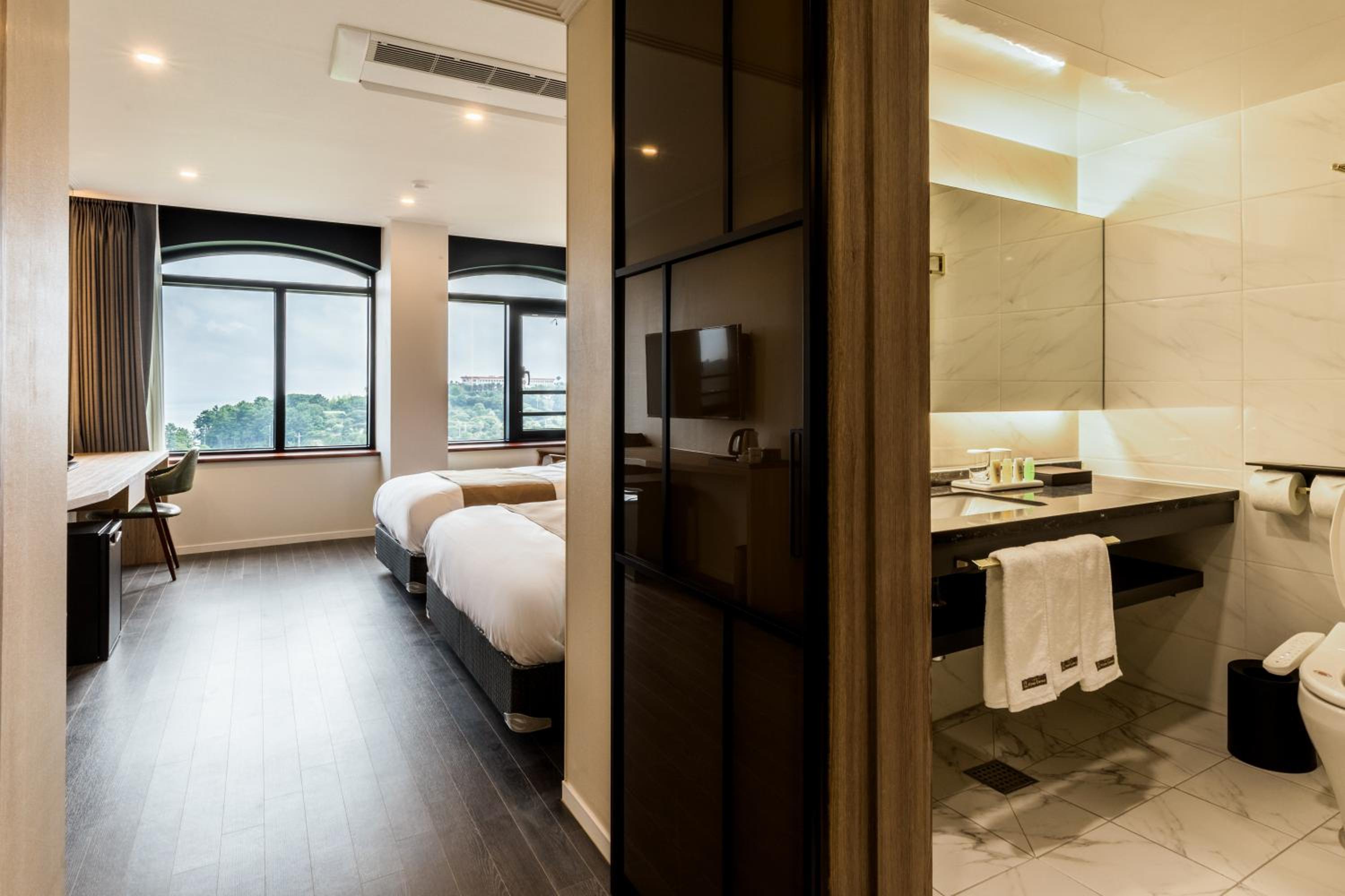 Family Twin Room - Photo 3